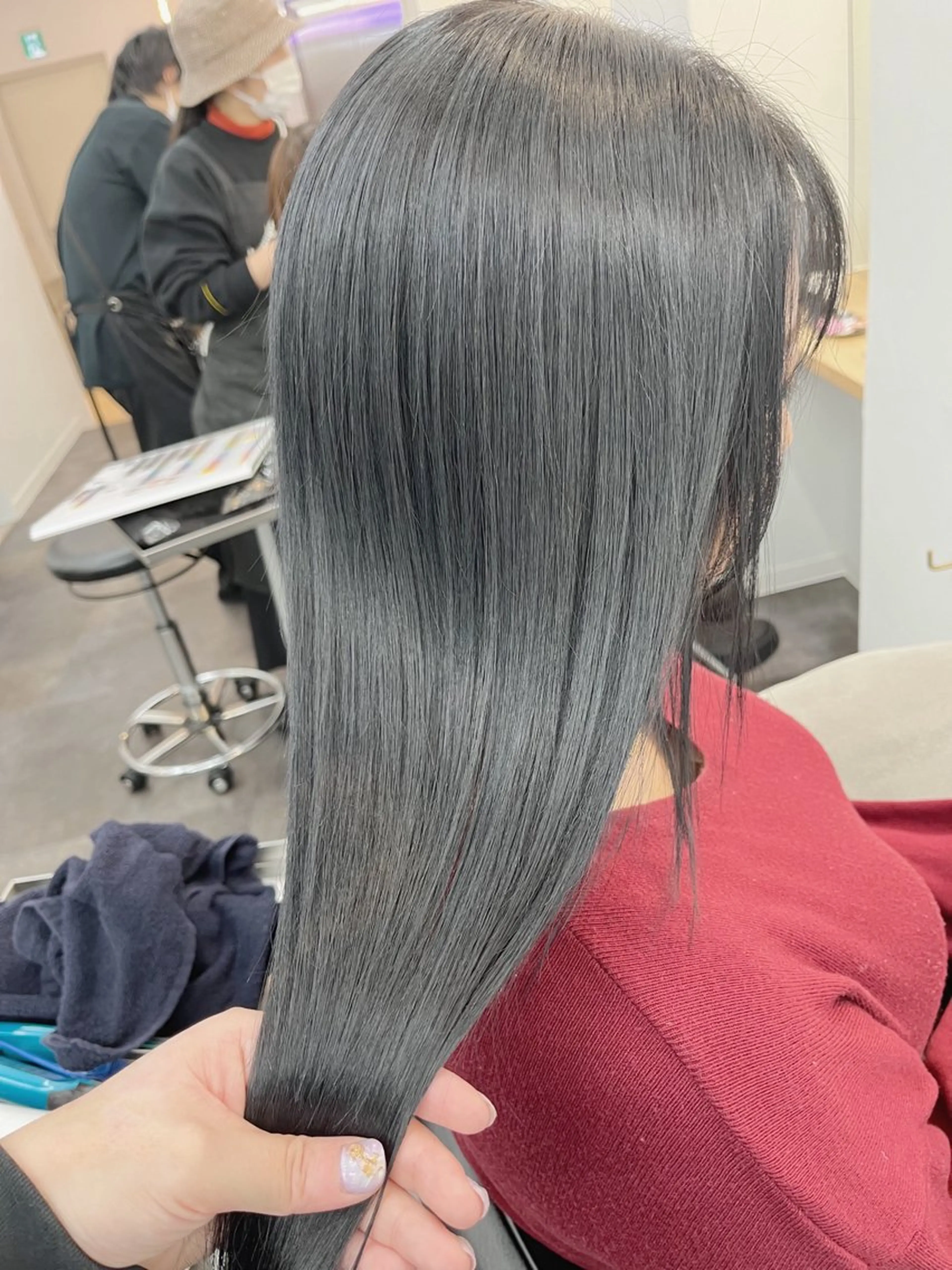 ロング カラー ブリーチ トリートメント mai🐷髪質改善 🖤透ける暗髪🖤のヘアスタイル