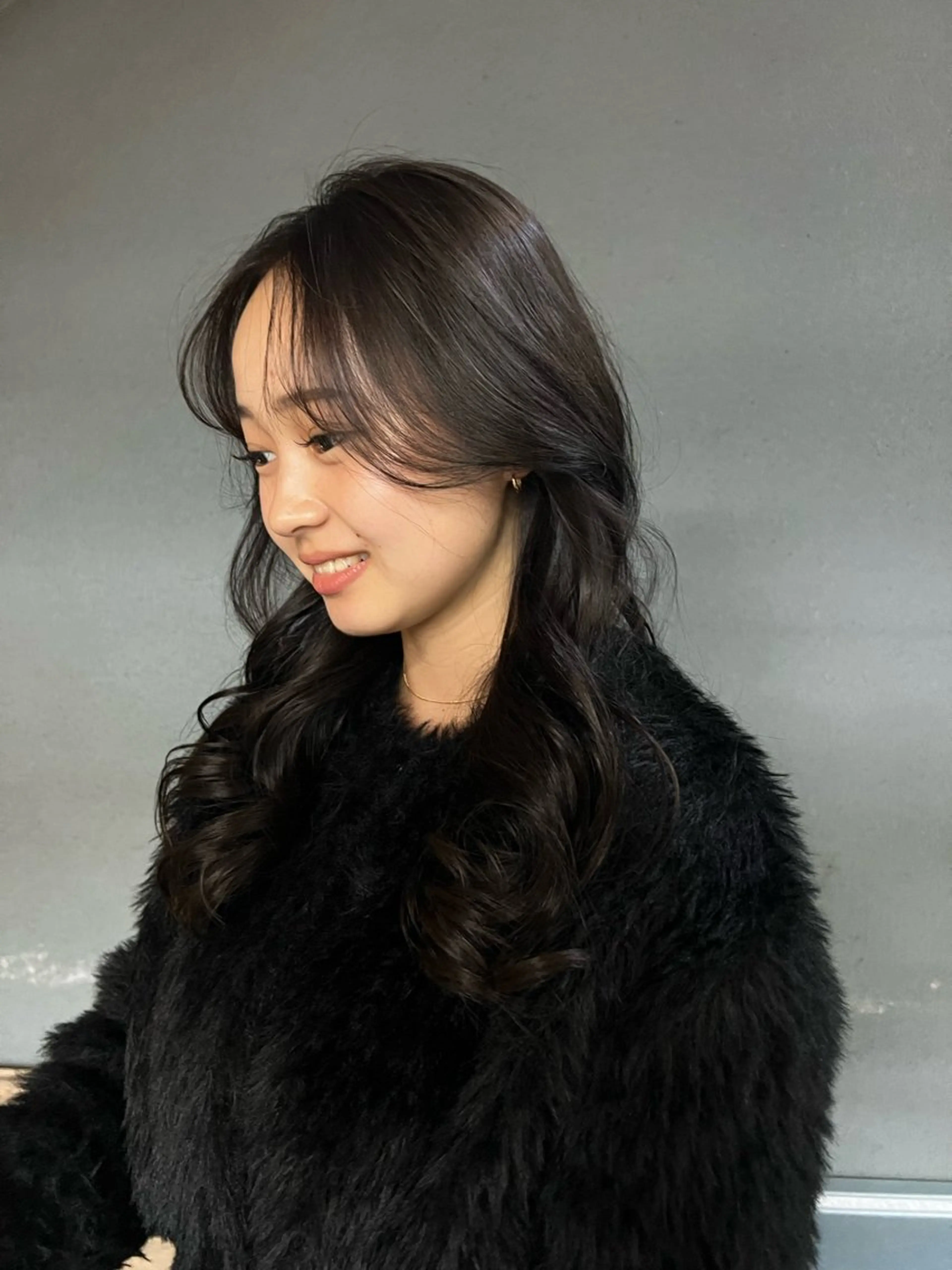 セミロング ヘアカラー AOI 　ヘアカラ ー / ブリーチのヘアスタイル