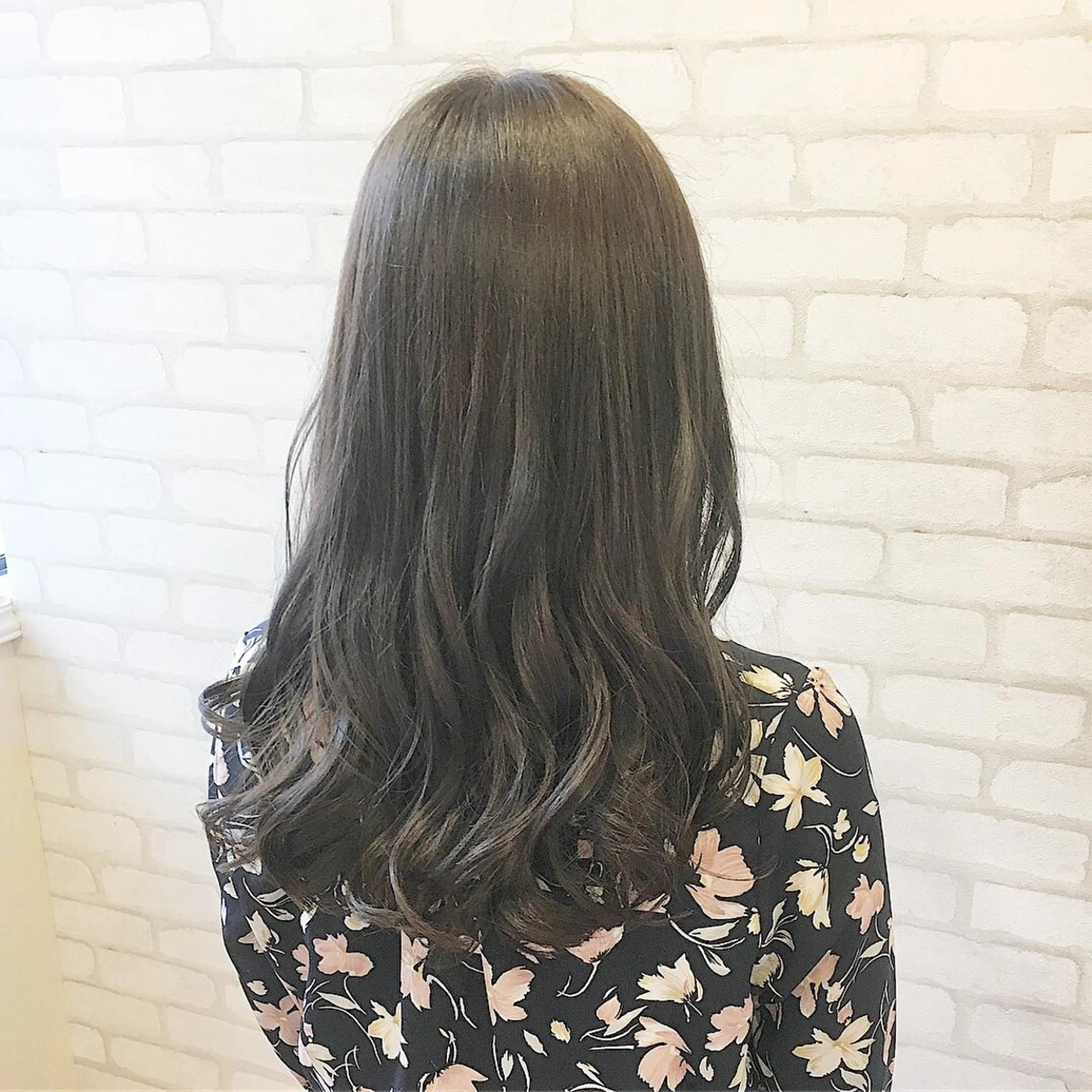 セミロング カラー ヘアアレンジ グレージュ ✨艶髪✨透明感✨ 山内大樹のヘアスタイル