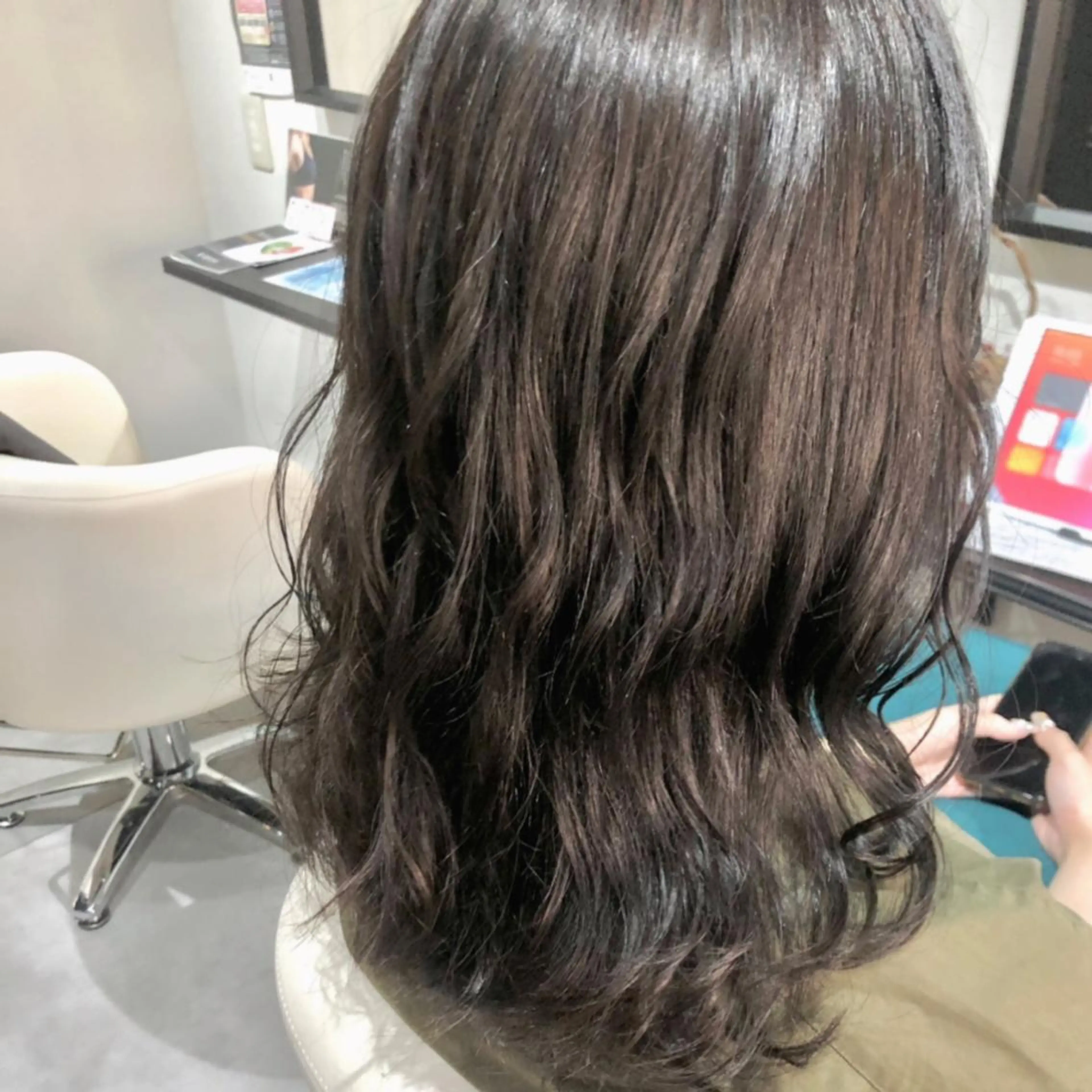 セミロング カラー シェアハピ ヤマモトのヘアスタイル