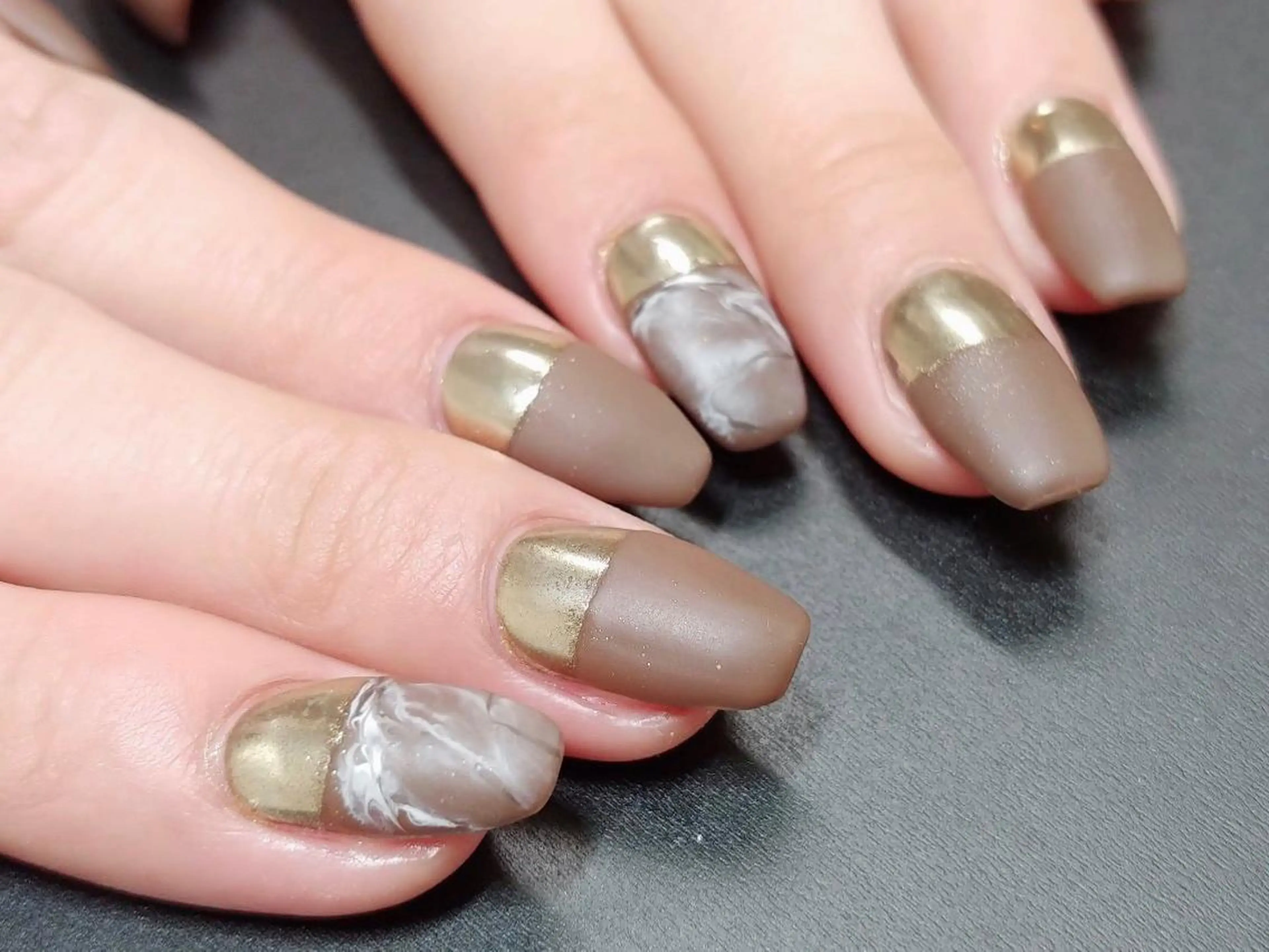 ネイル ゴールド 大理石ネイル(マーブル) マットネイル スクエアネイル Nail lieNのネイルデザイン