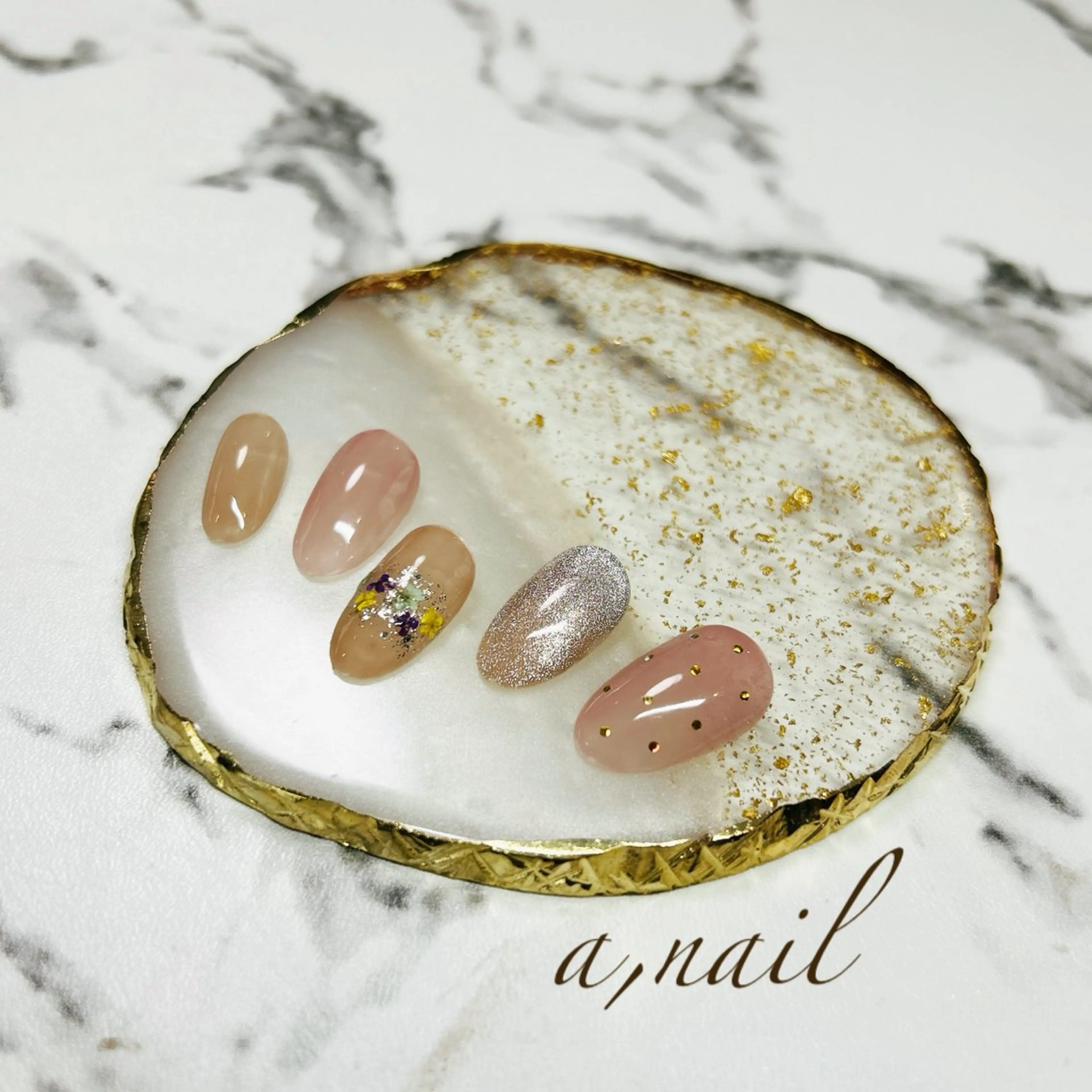 ネイル ドット フラワーネイル キラキラネイル マグネットネイル オフィスネイル ハンドネイル ネイルサロン エーネイルのネイルデザイン