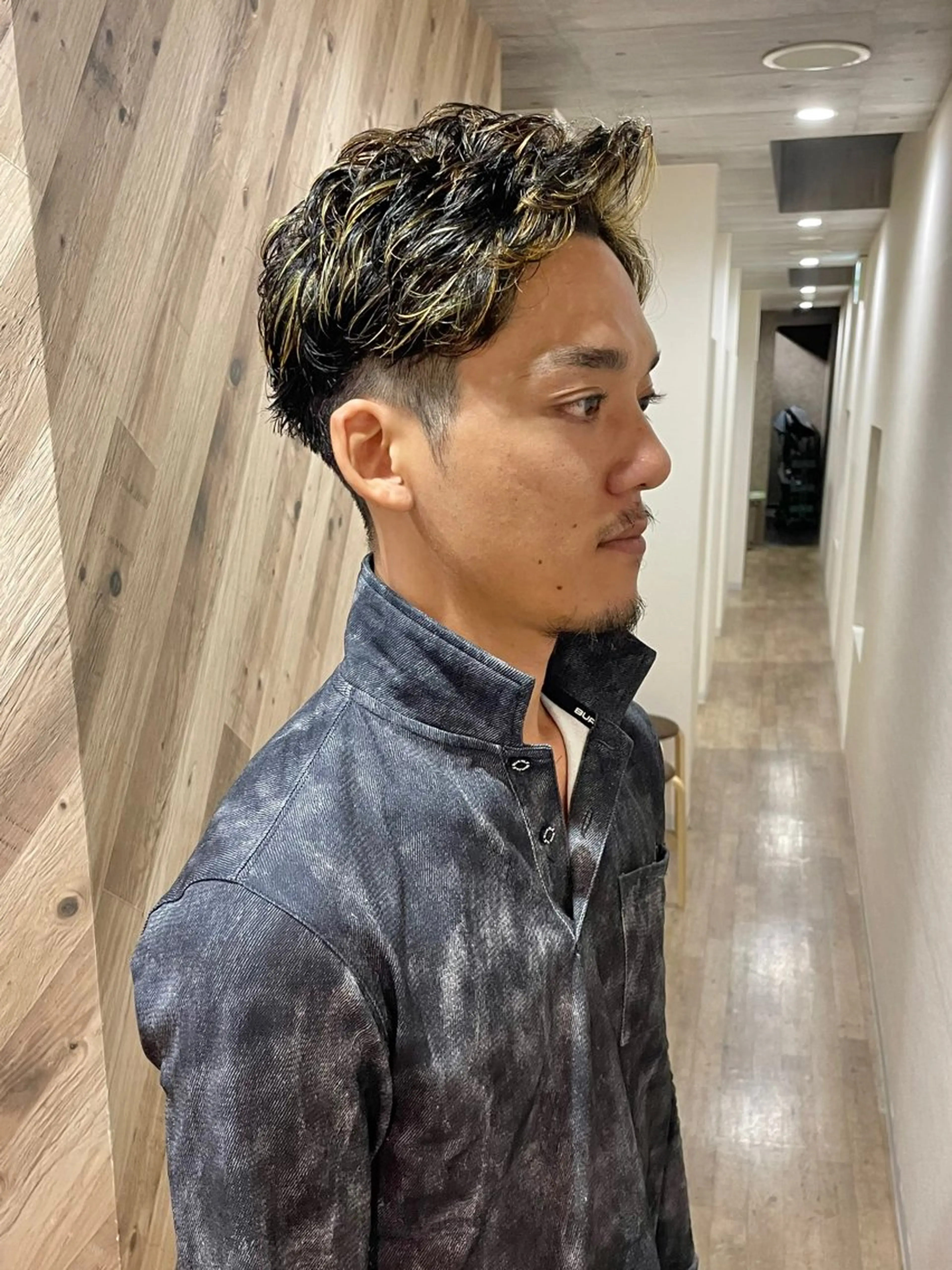 カラー メンズ メンズハイライト ハイライトカラー grAt所属・森 真伊希のヘアスタイル