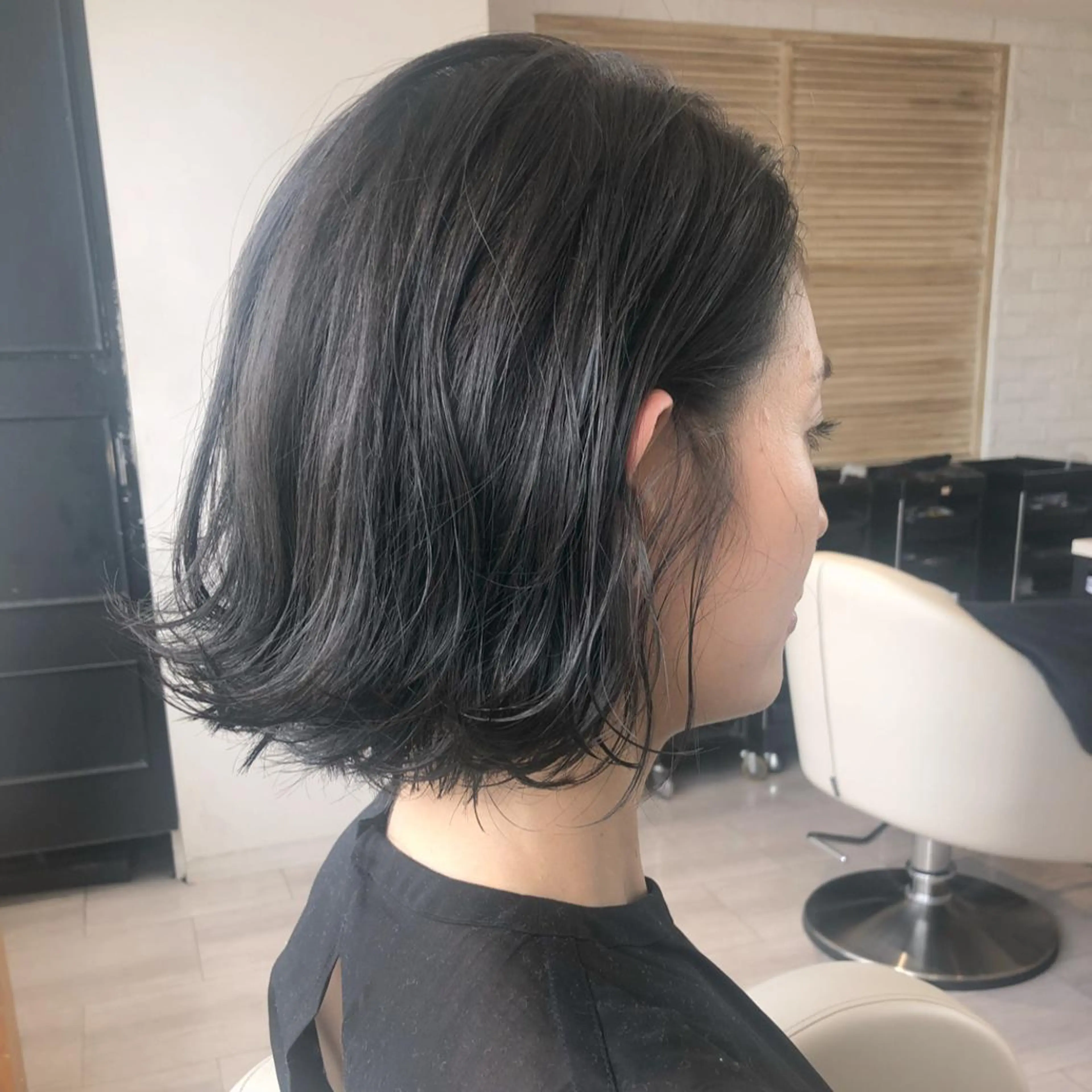 ショート ボブ 外ハネヘア nui所属・ﾚｲﾔｰ.ﾍｱｾｯﾄ 🤍宮本しおりのヘアスタイル