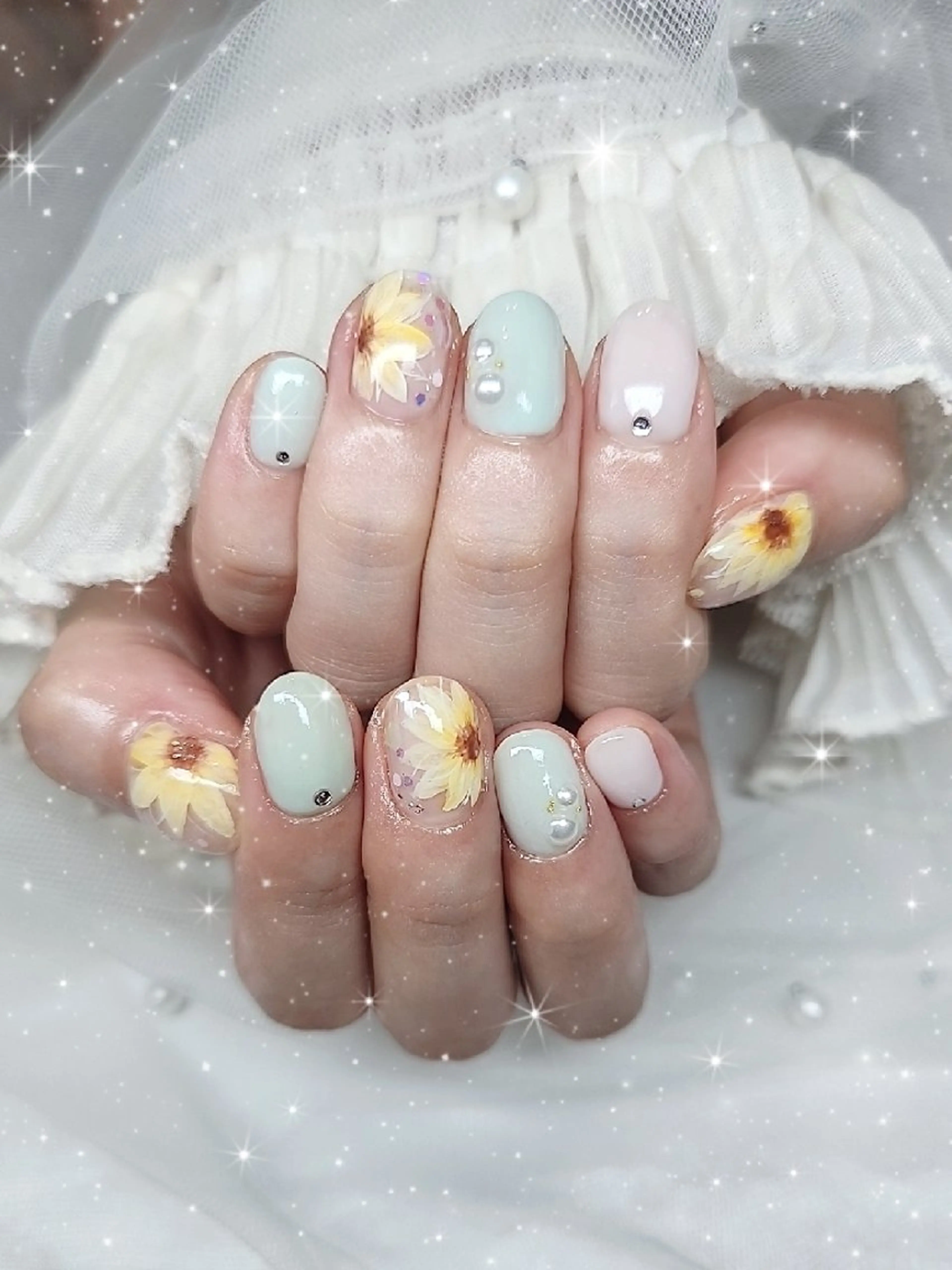 ネイル ガーリー キラキラネイル 韓国ネイル 夏ネイル ワンホンネイル ハンドネイル nailsalon sissy所属・sissy hatsuneのネイルデザイン