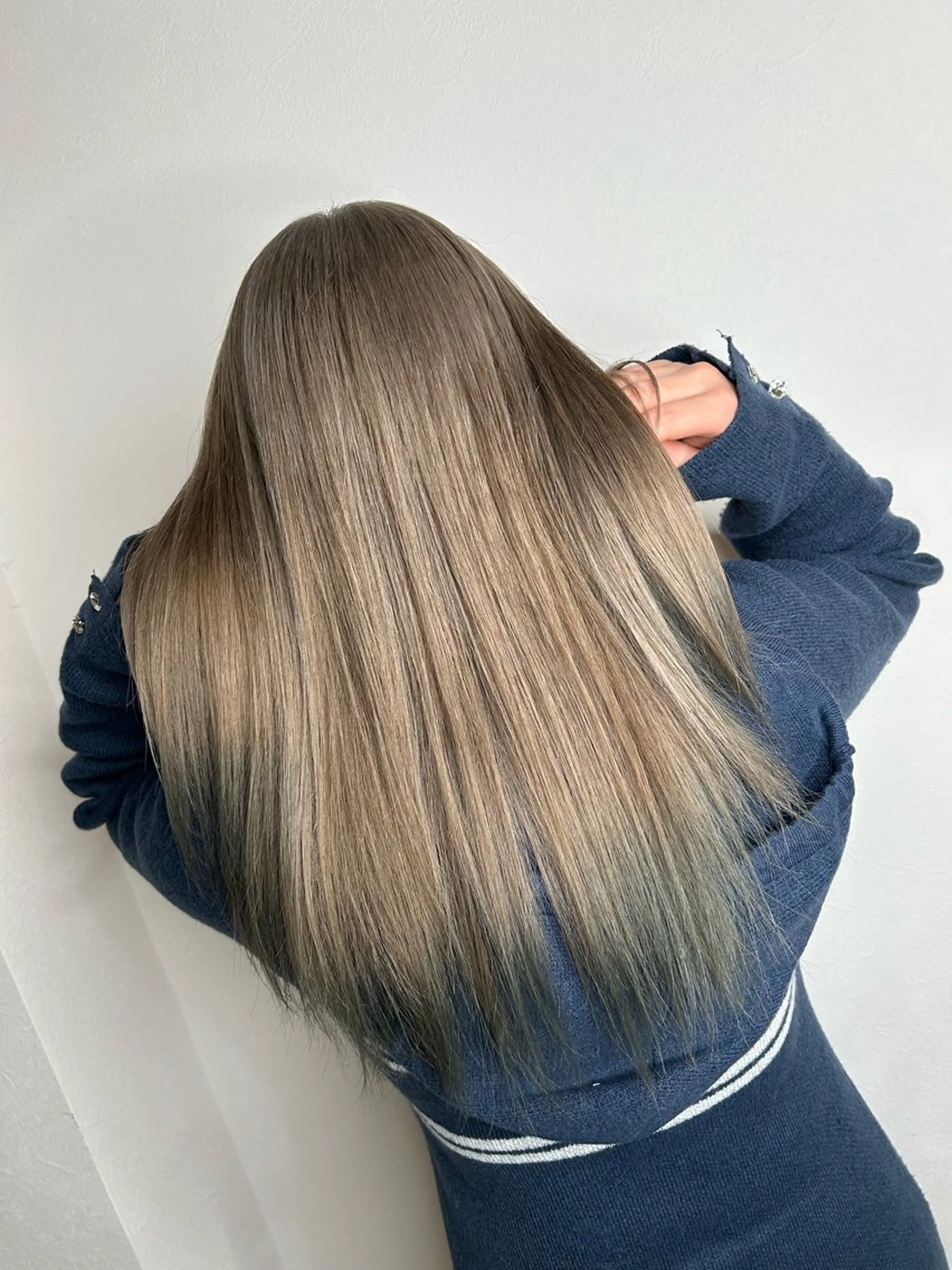 ロング カット ヘアカラー 今村公介 ブリーチ特化、派手髪のヘアスタイル