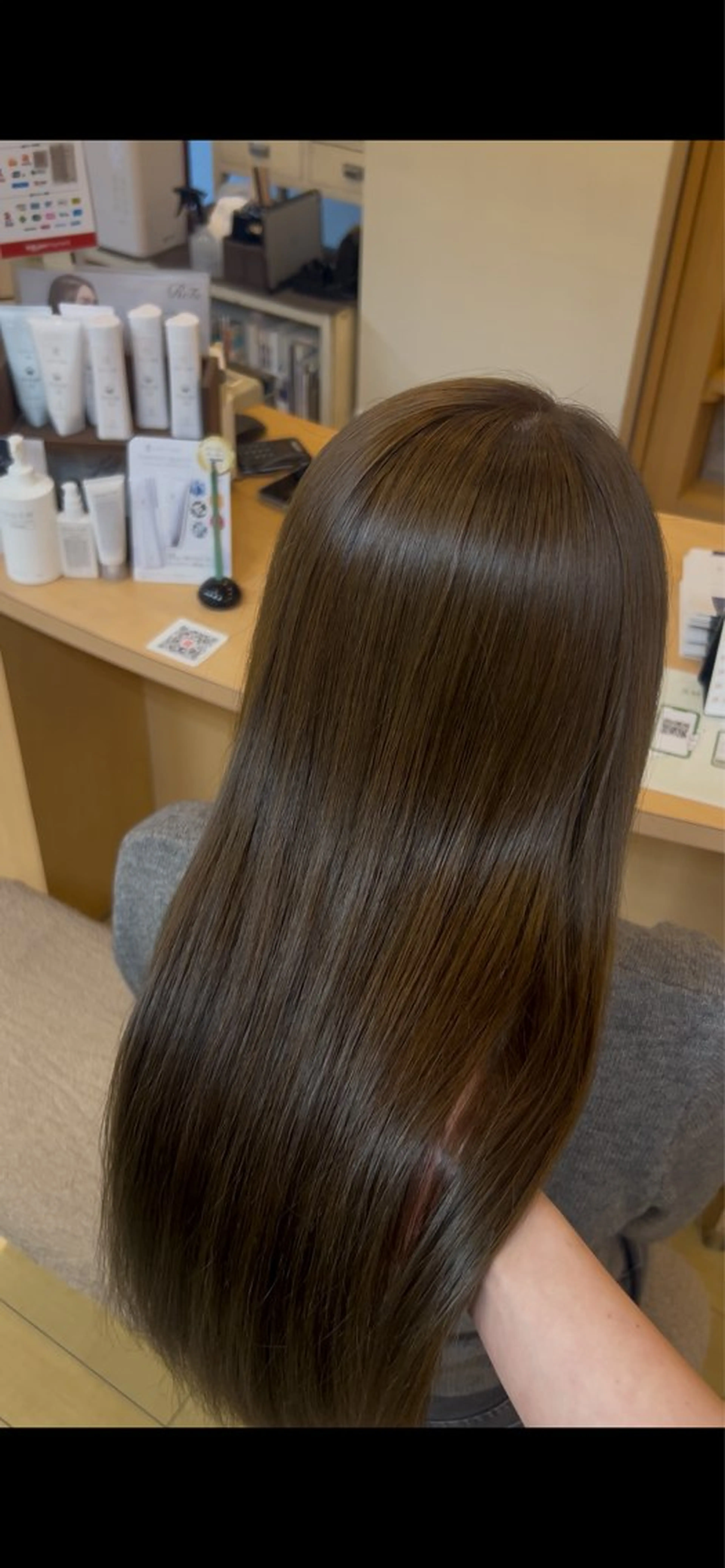 ロング カラー ベージュカラー ブリーチ オリーブベージュ オレンジ 髪質改善 ヘアカラー トリートメント カラーモデル募集中 🤍中島朱音🤍のヘアスタイル