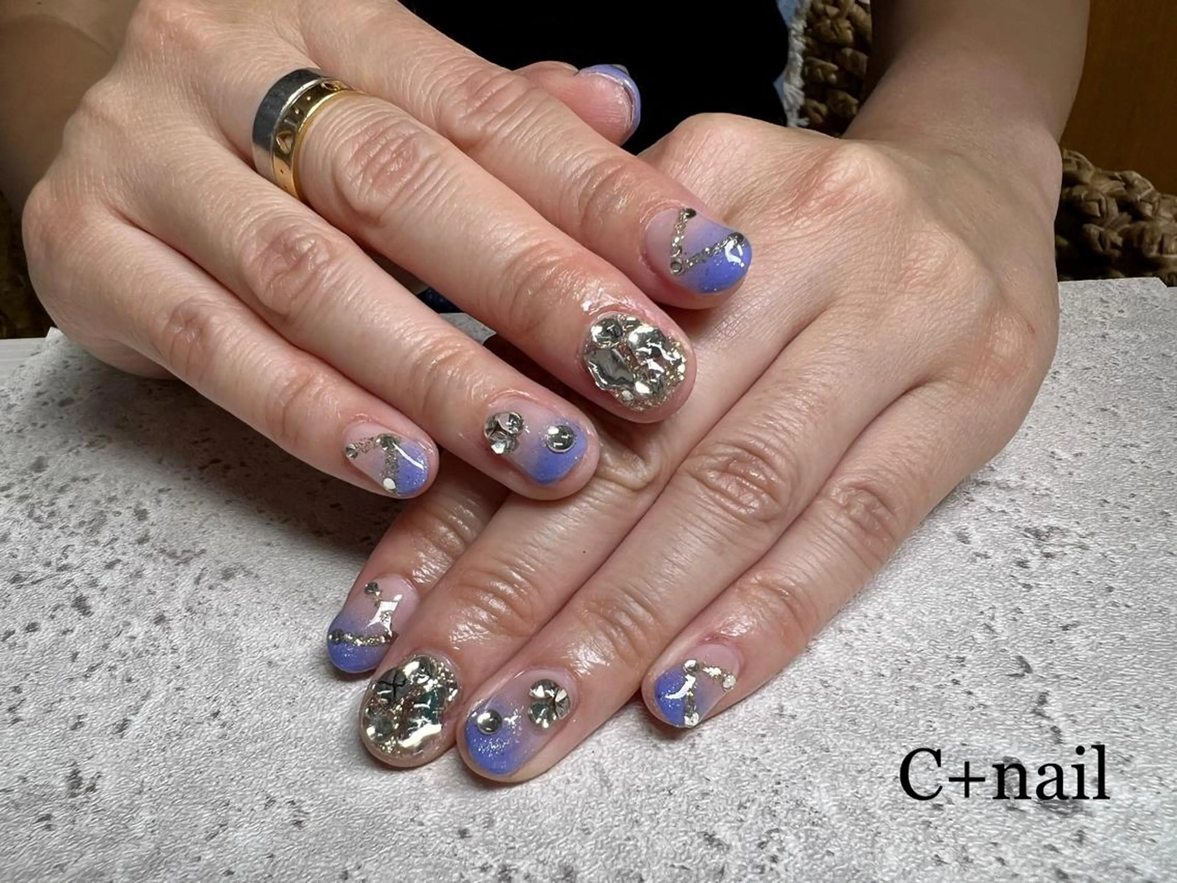ネイル グラデーション キラキラネイル ストーンネイル ハンドネイル ✴︎ C+nailのネイルデザイン