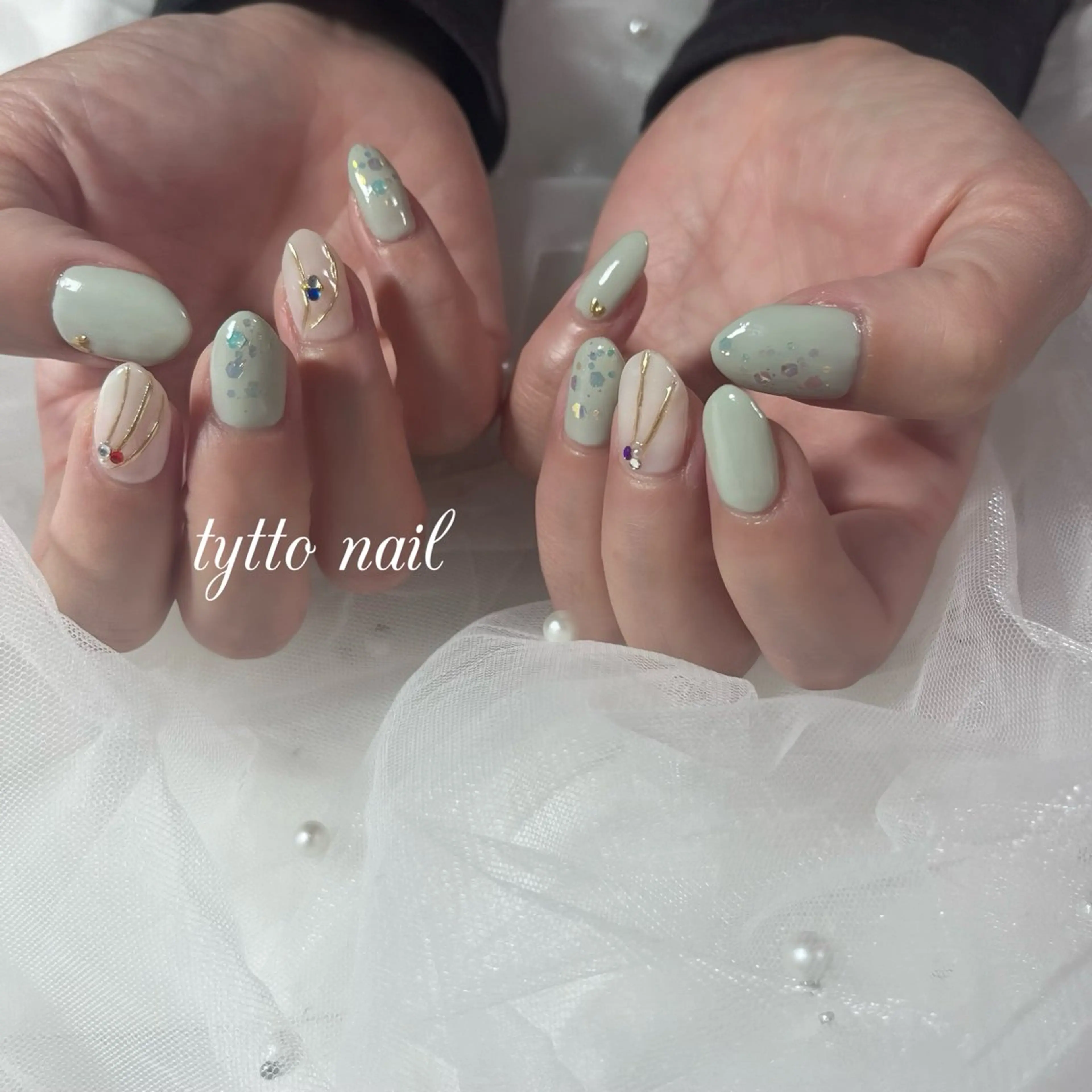 ネイル アートネイル グリーン ハート ホログラムネイル キラキラネイル ハンドネイル tytto nail ❤︎‪‪eri‪‪のネイルデザイン