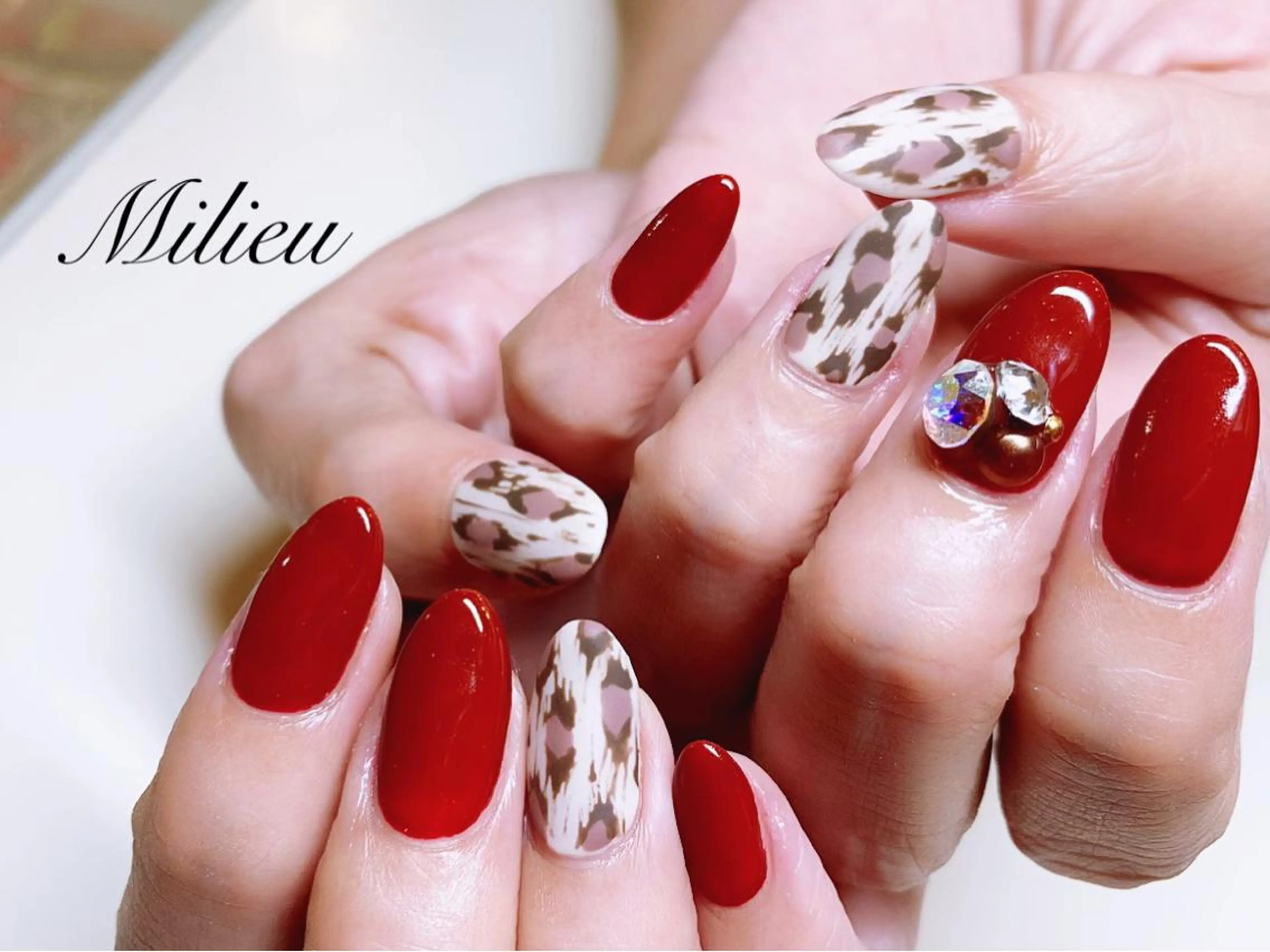 左右非対称のアシンメトリーネイルにもおすすめ🧡オフありジェルネイル▶︎アート5本乗せ放題コースの写真