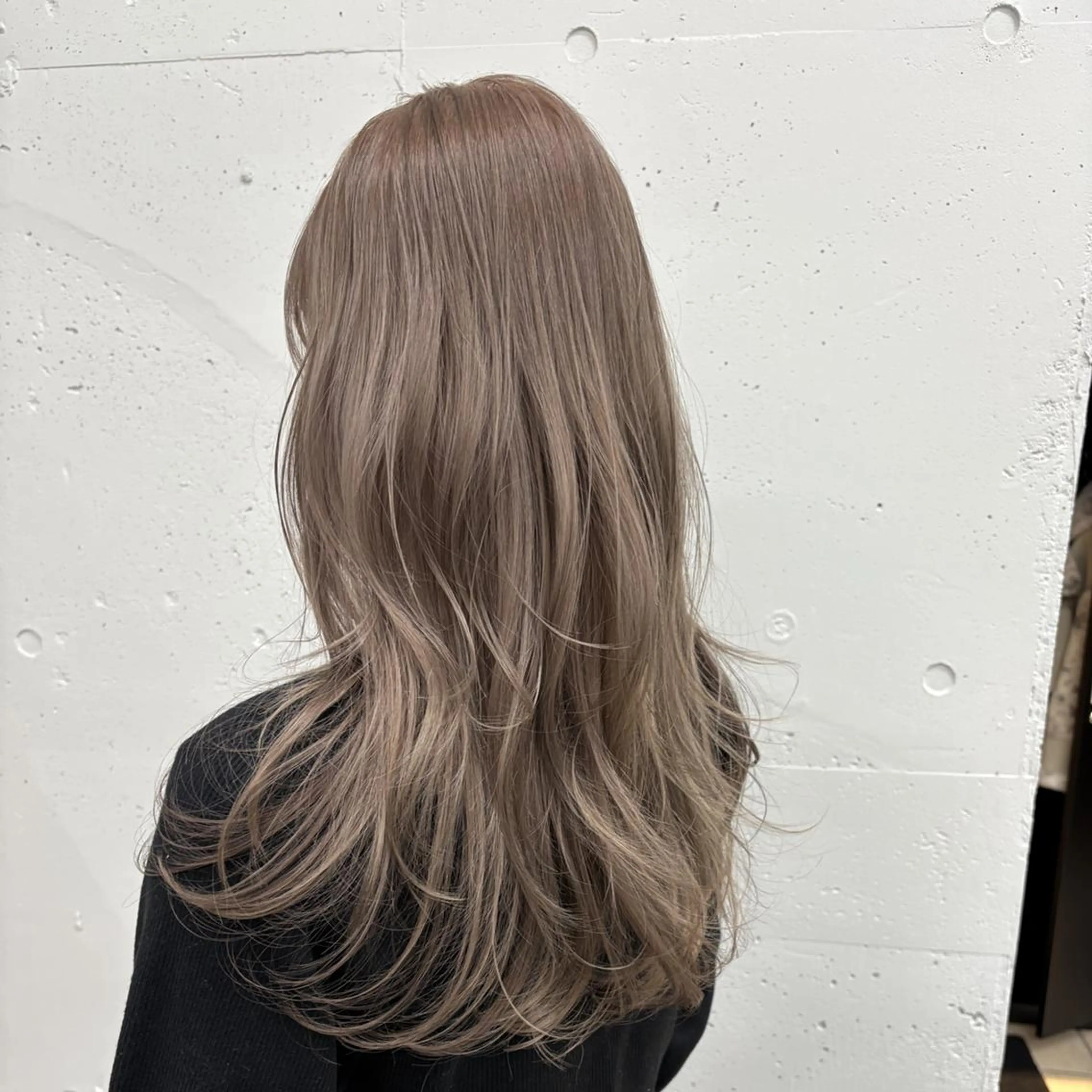 カラー セミロング ベージュカラー ブリーチ ケアブリーチ 透明感カラー ミルクティーベージュ ヘアカラー ♡韓国ヘア♡ ブリーチ✨ハイトーンのヘアスタイル