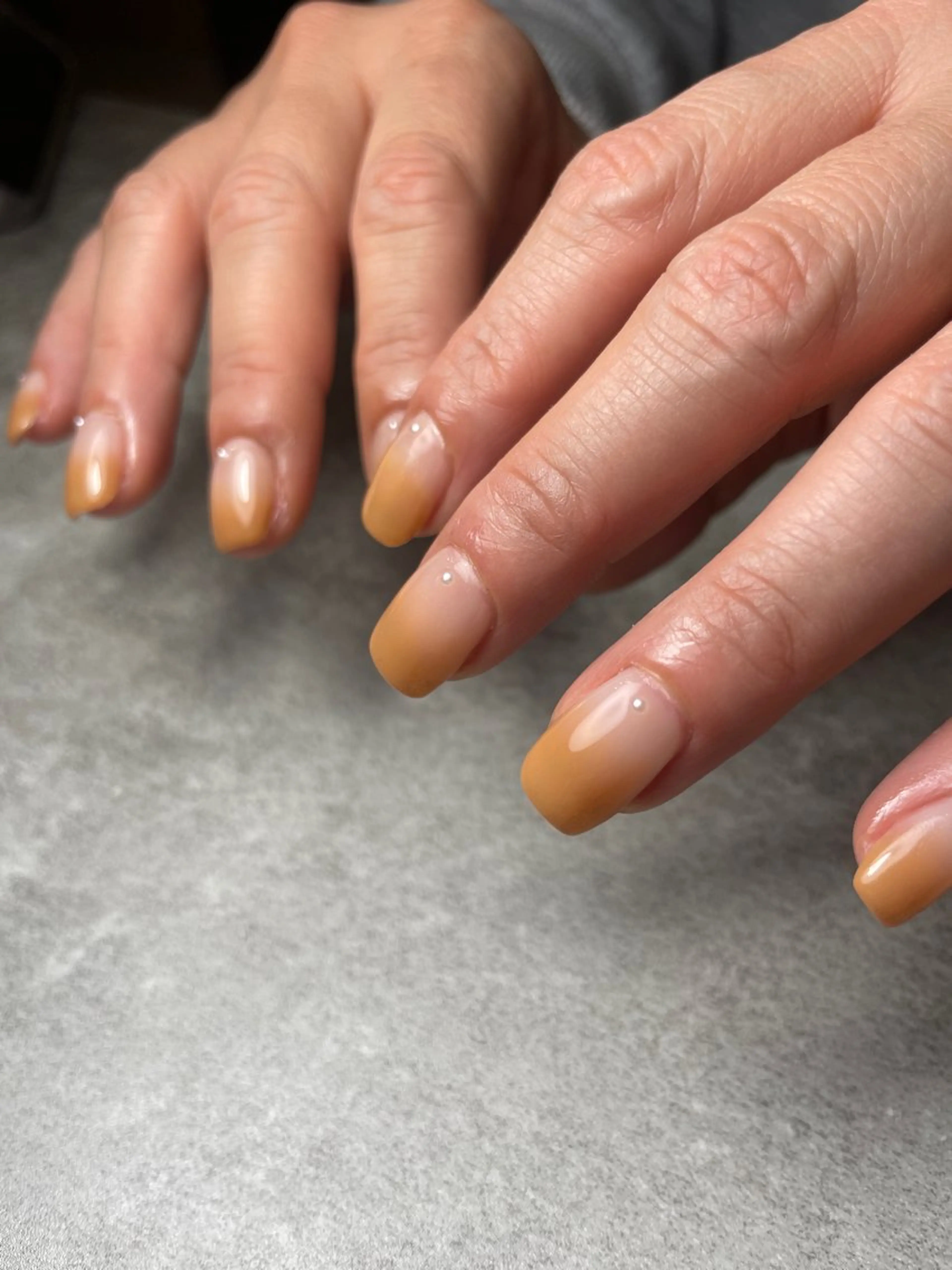 ネイル グラデーション ハンドネイル ハンドケア NAILSALON SONA所属・T. Ranのネイルデザイン