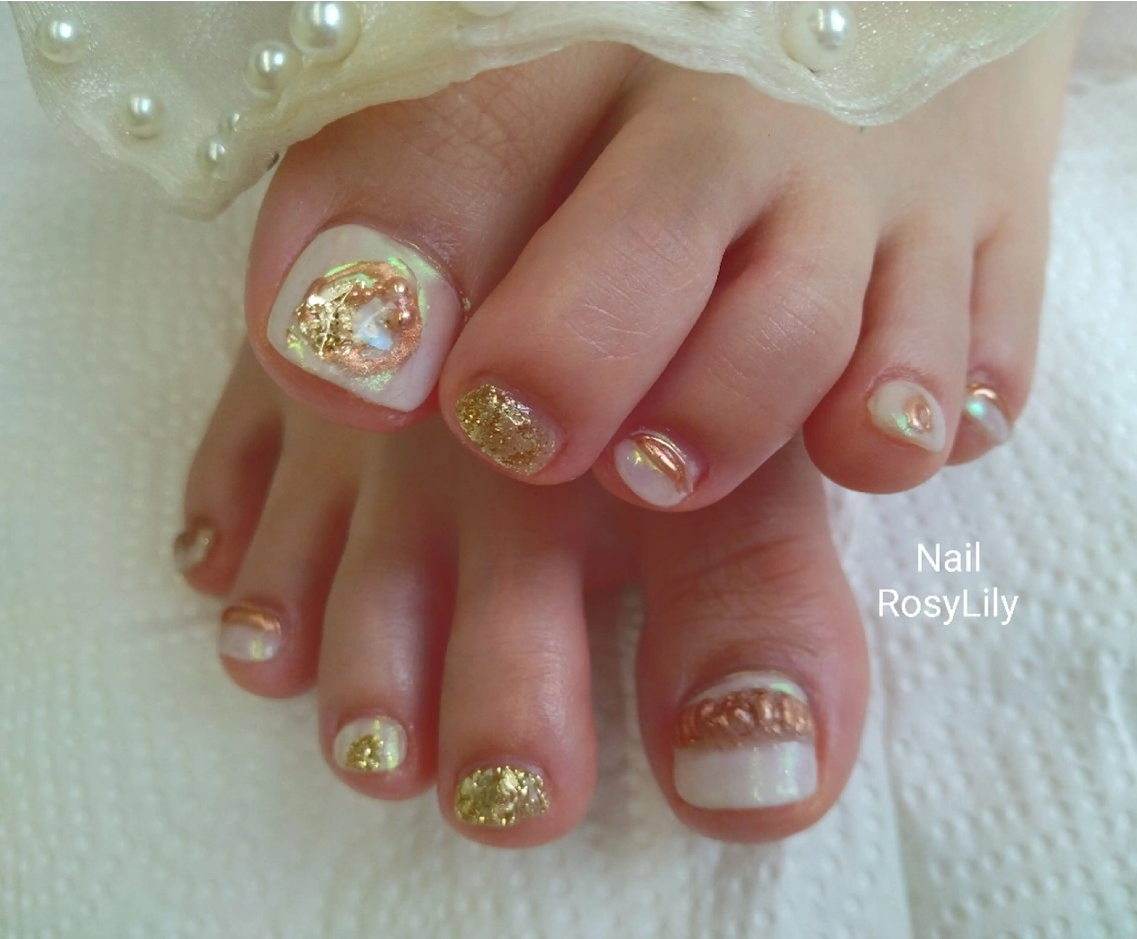 ネイル フットネイル 持ち込み ニュアンスネイル フットネイル プライベートサロン RosyLily所属・プライベートサロン Rosy Lilyのネイルデザイン