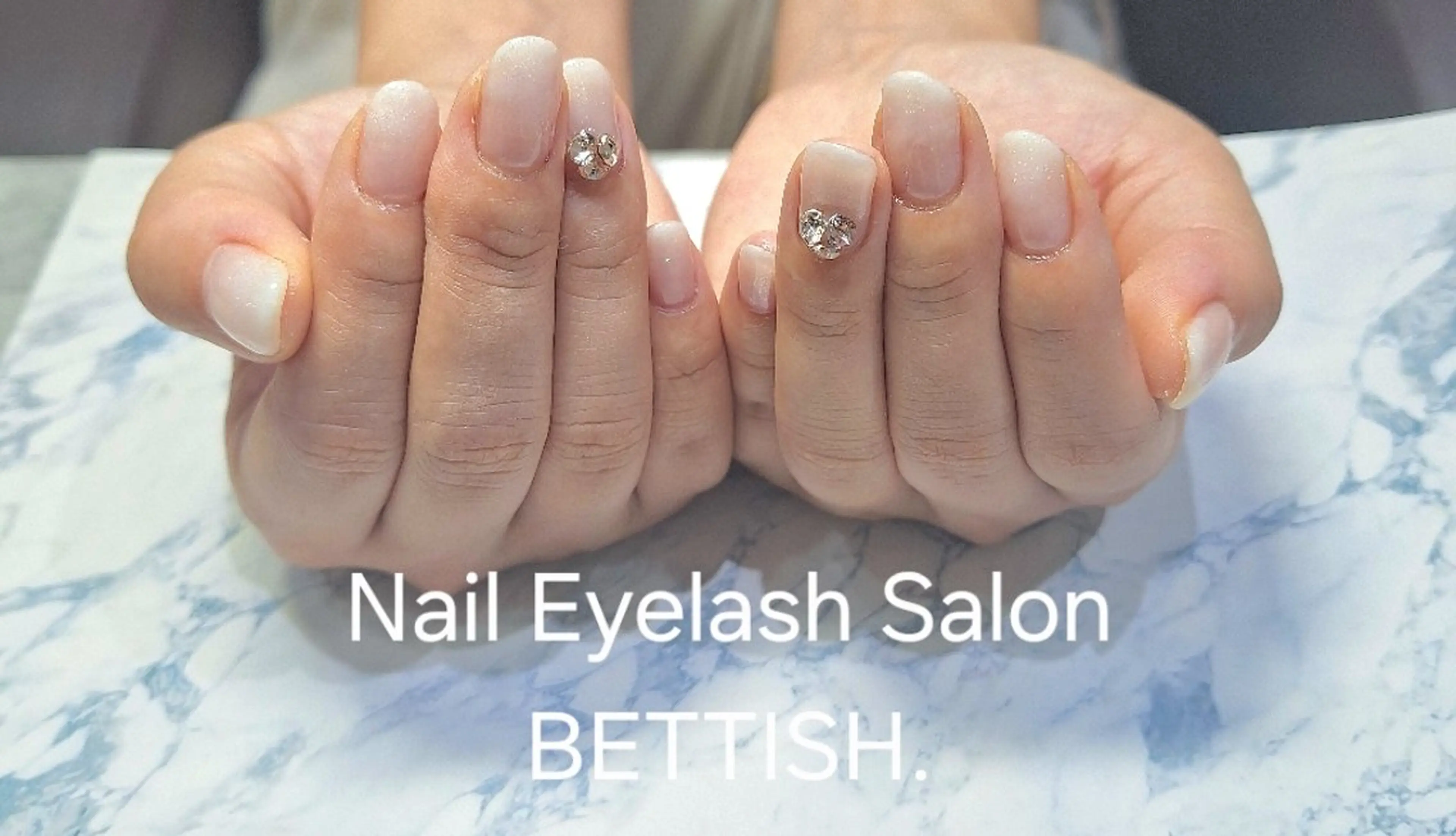 ネイル グラデーション ホワイト BETTISH　 　AIRIのネイルデザイン