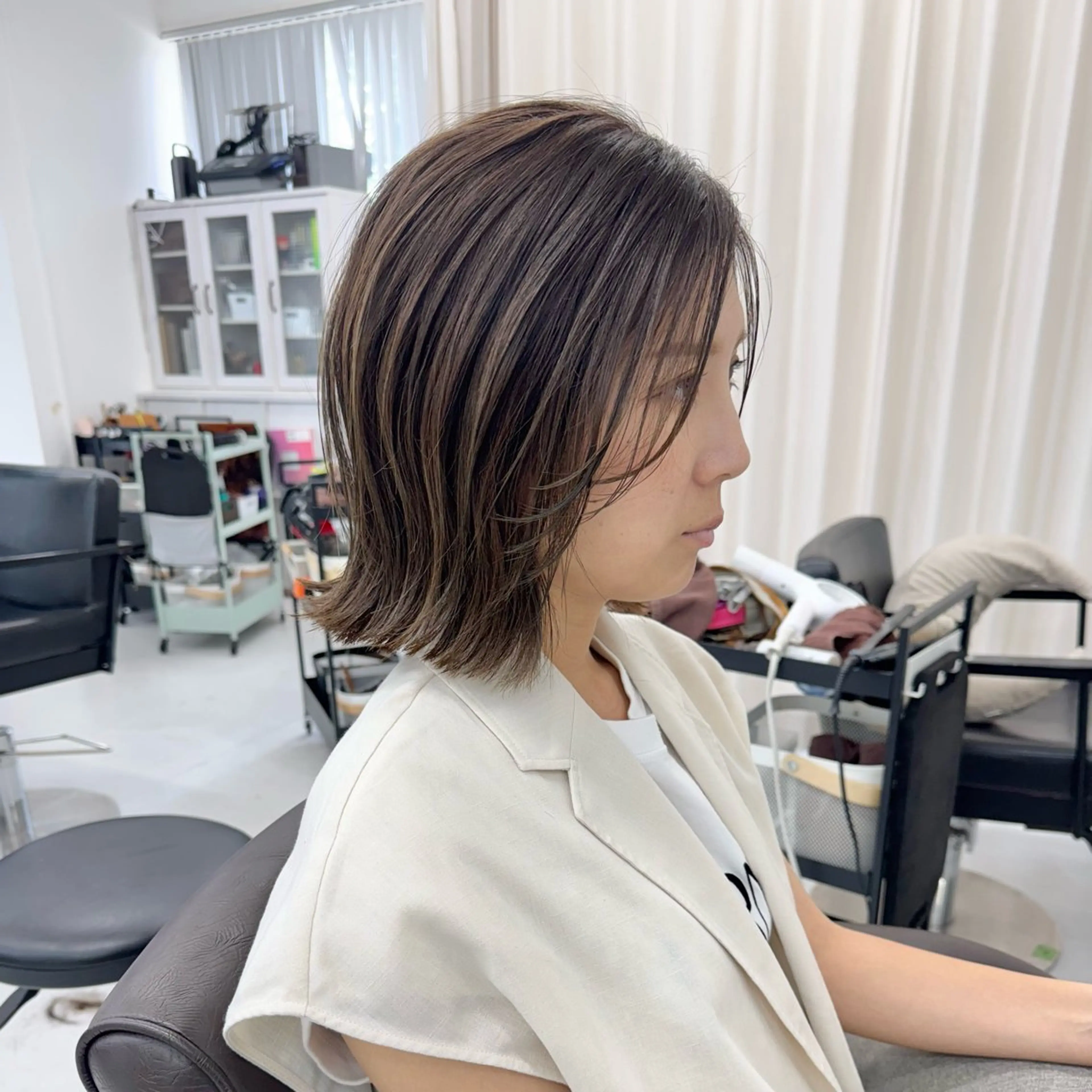 ミディアム 切りっぱなしボブ ボブ カット ヘアカラー トリートメント 会田有紀 /切りっぱなしボブのヘアスタイル