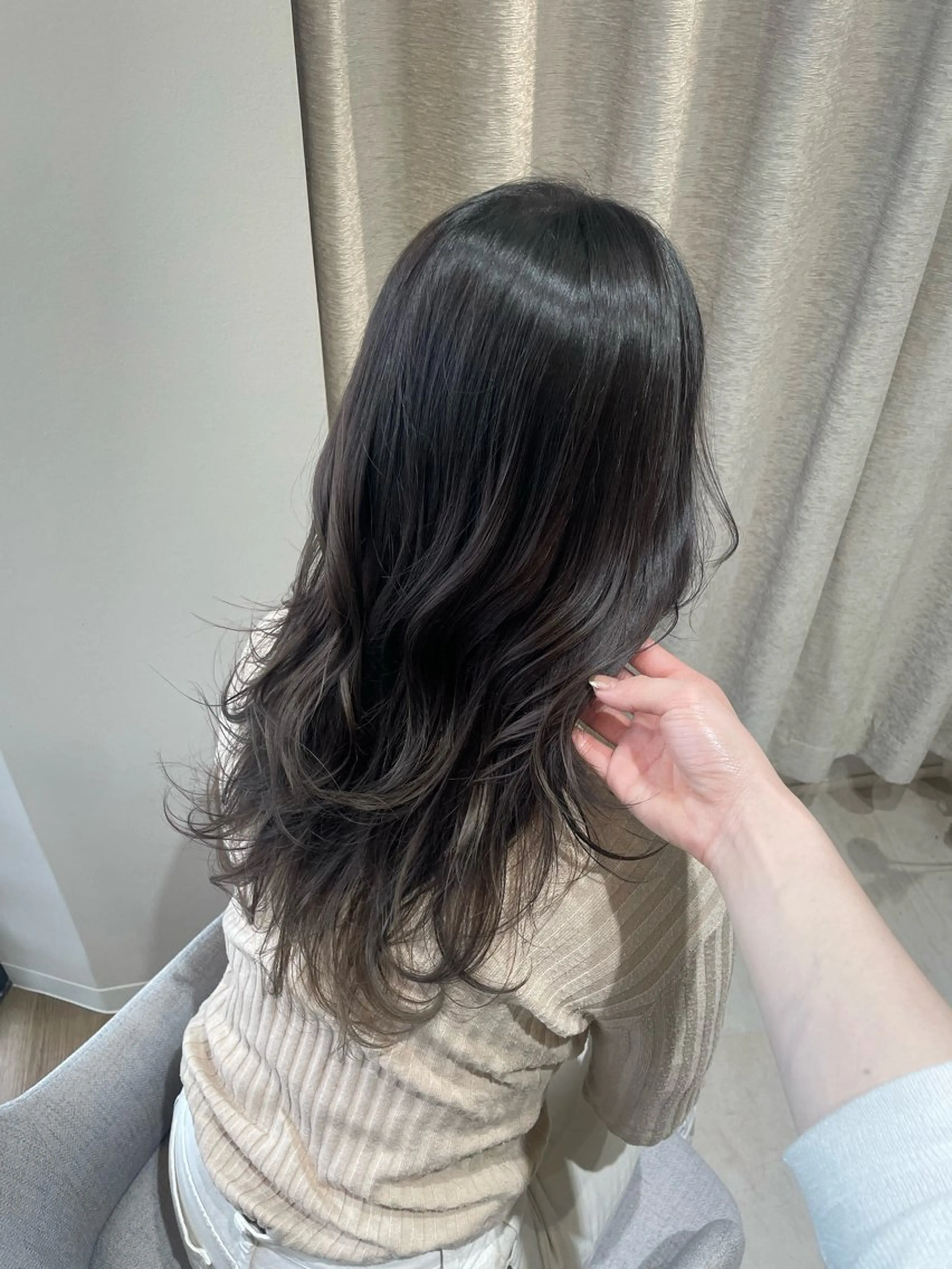 セミロング カラー ブリーチ グラデーションカラー カット ヘアカラー ayano / 透明感・くすみカラーのヘアスタイル
