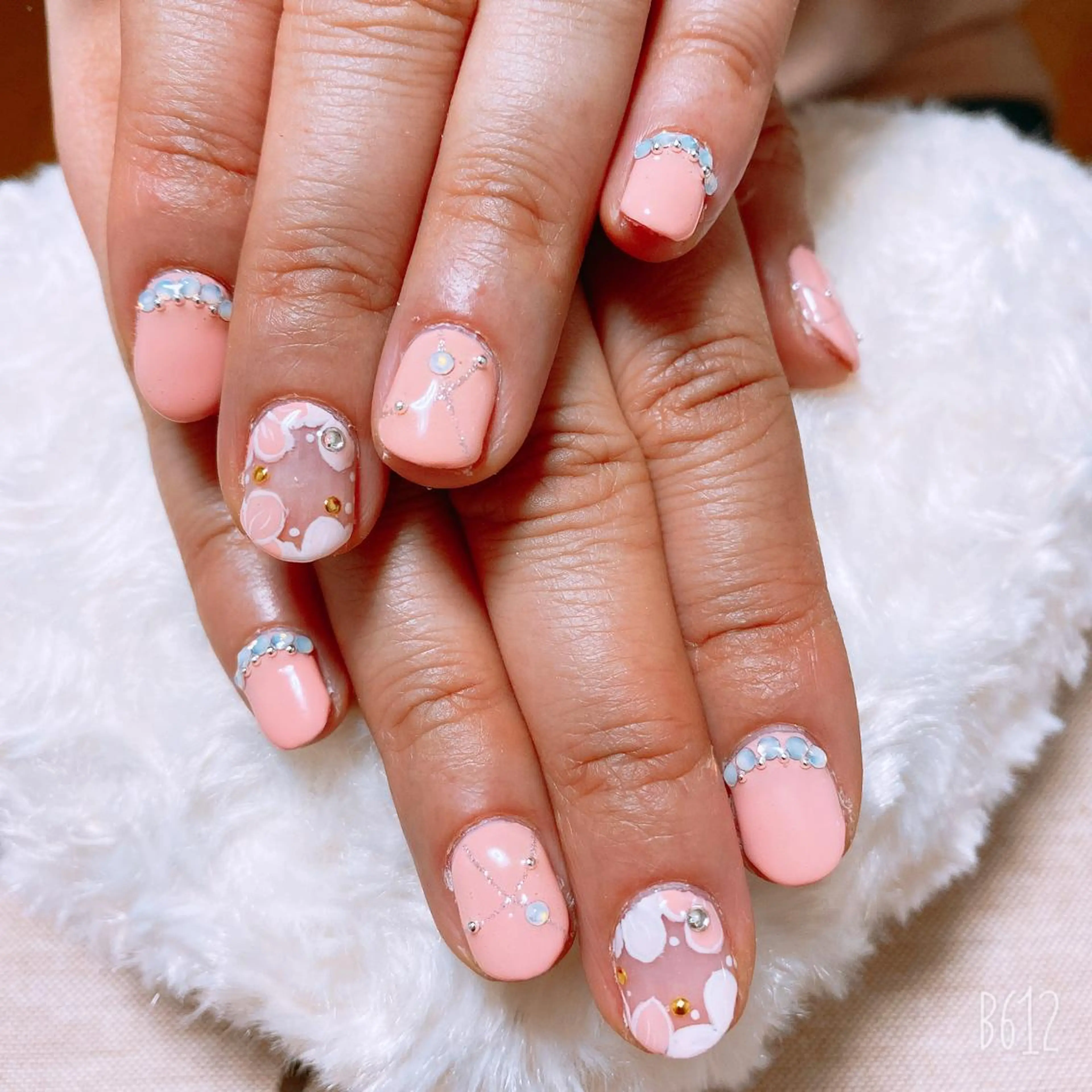 ネイル The Best Beauty受付担当のヘアスタイル