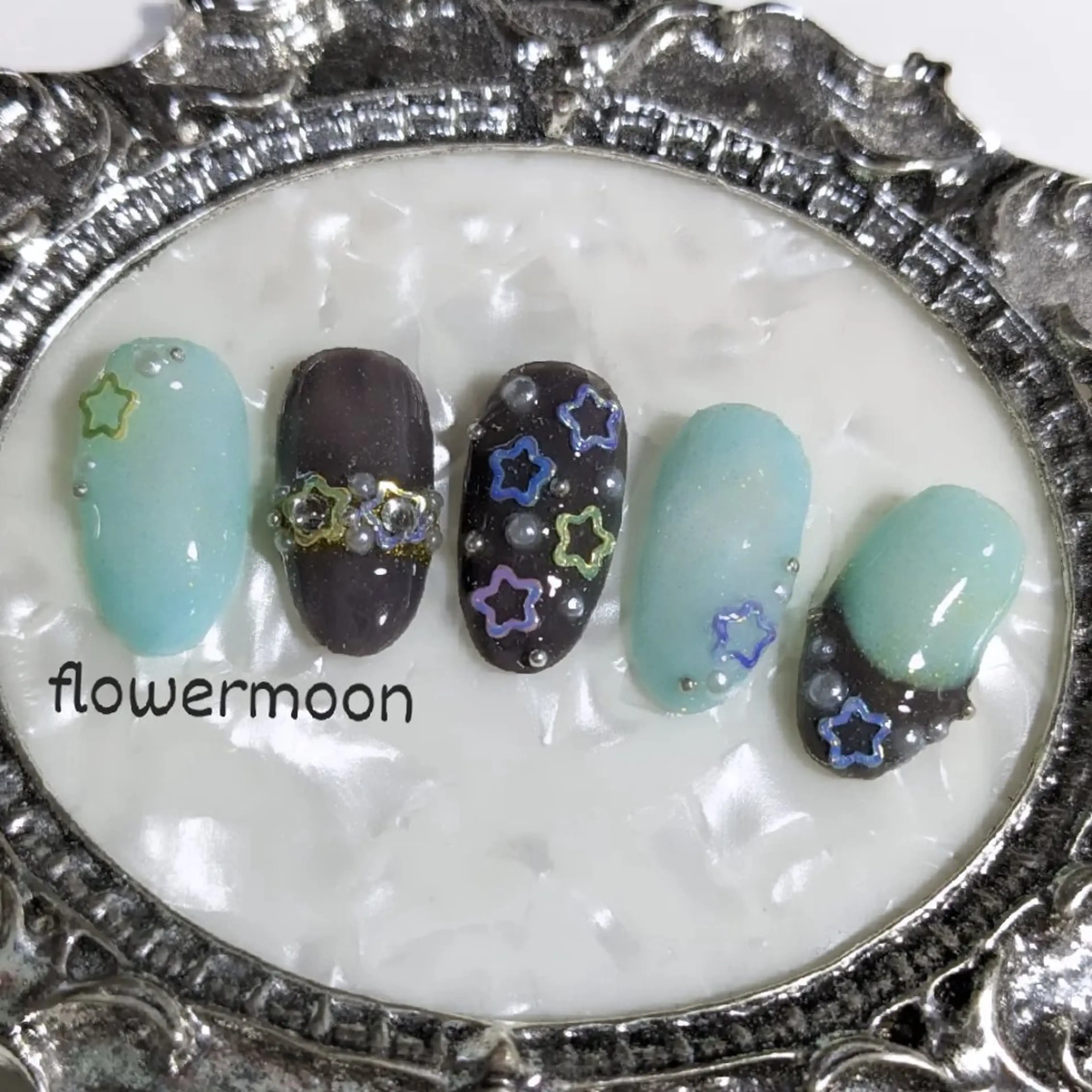 ネイル ホログラムネイル フラワー ムーンのネイルデザイン