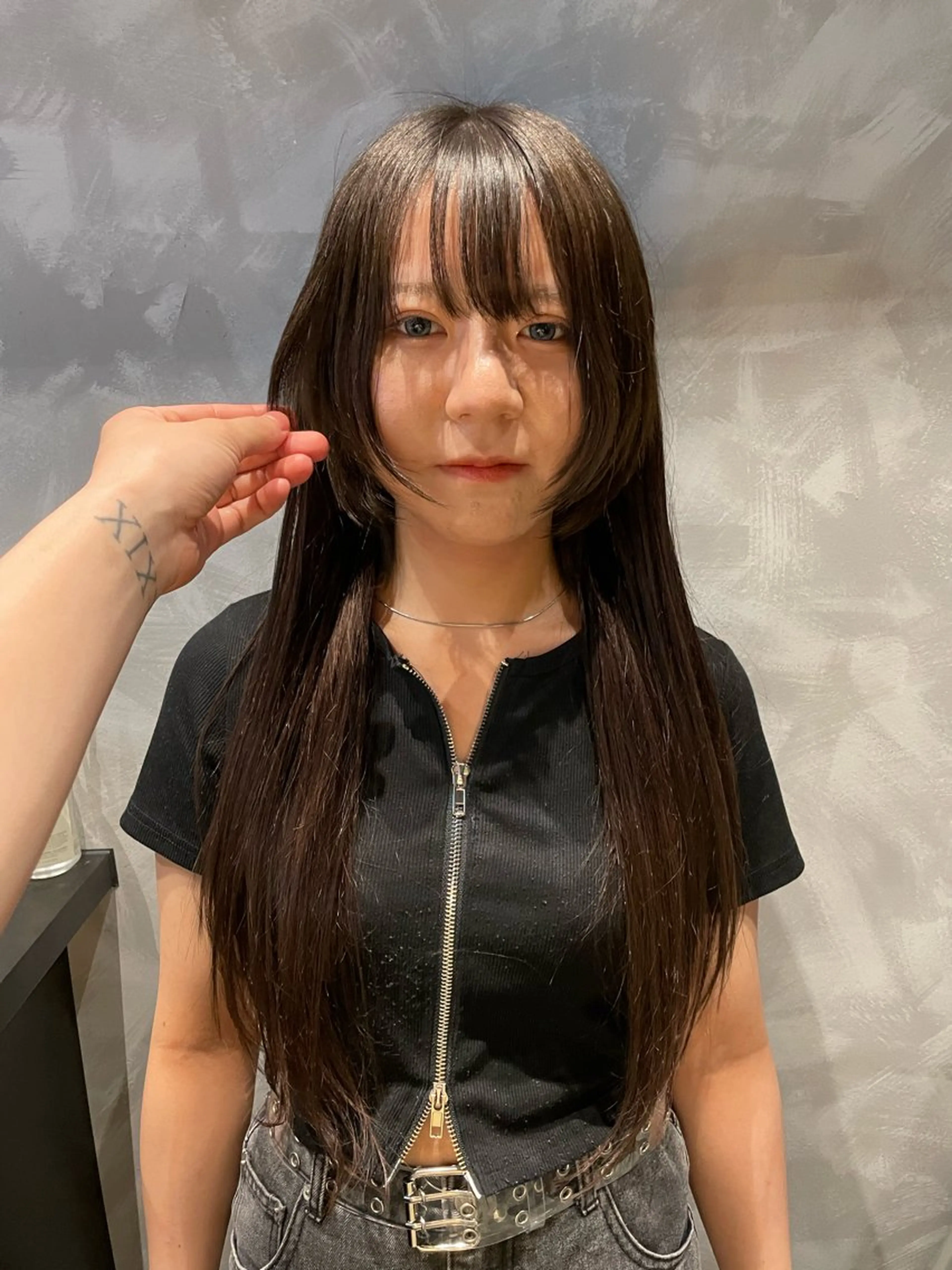 ミディアム 顔まわりレイヤー 韓国風ヘア レイヤーカット ウルフカット ウルフレイヤー ヘアカラー エクステ ケアブリーチ/ エクステ/レイヤーのヘアスタイル