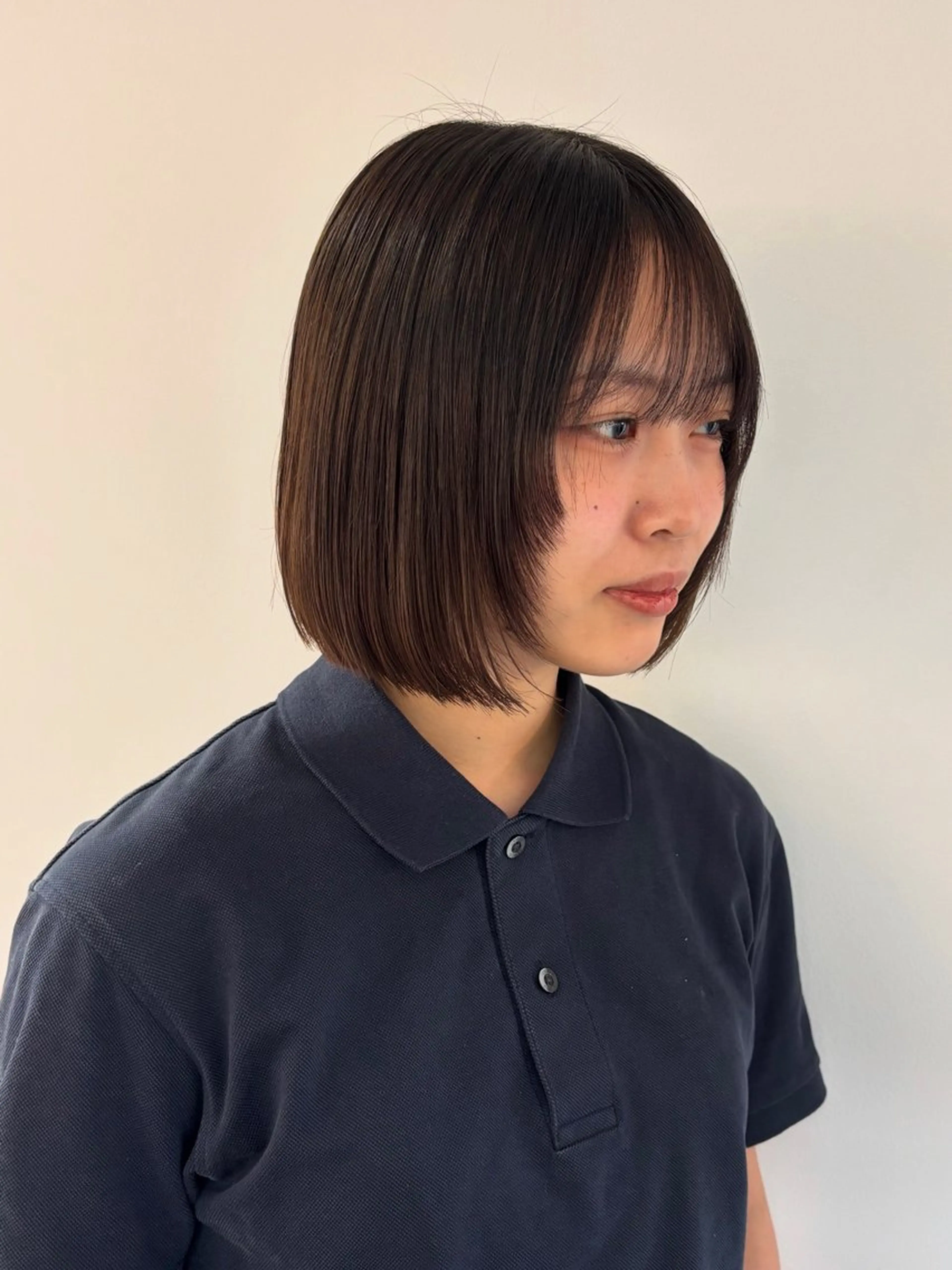 ショート ボブ 顔まわりレイヤー 顔周りカット レイヤーカット 小嶋 咲輝のヘアスタイル