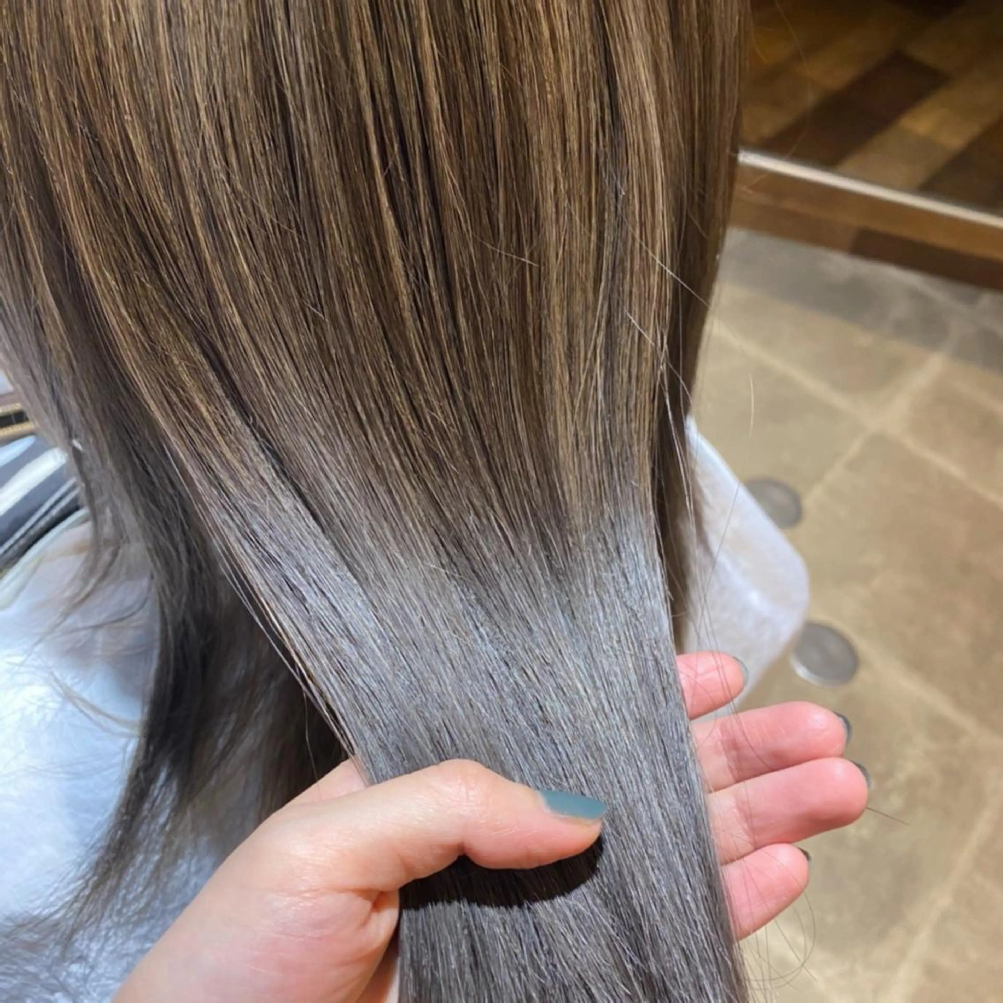 セミロング ヘアカラー トリートメント 美髪ヘア 🤍erikaのヘアスタイル