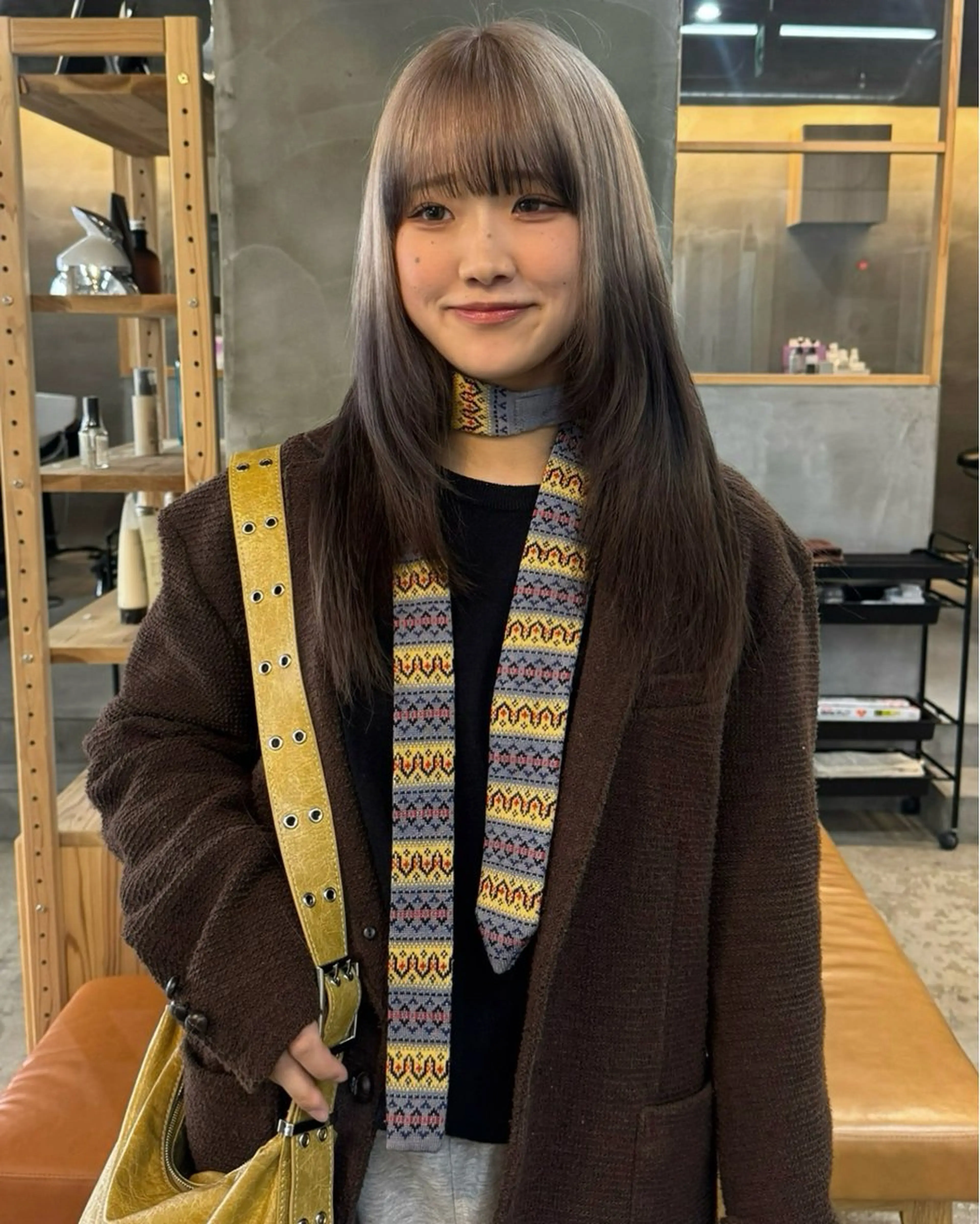 ロング カラー 茜璃/ブリーチカラー /レイヤーカットのヘアスタイル