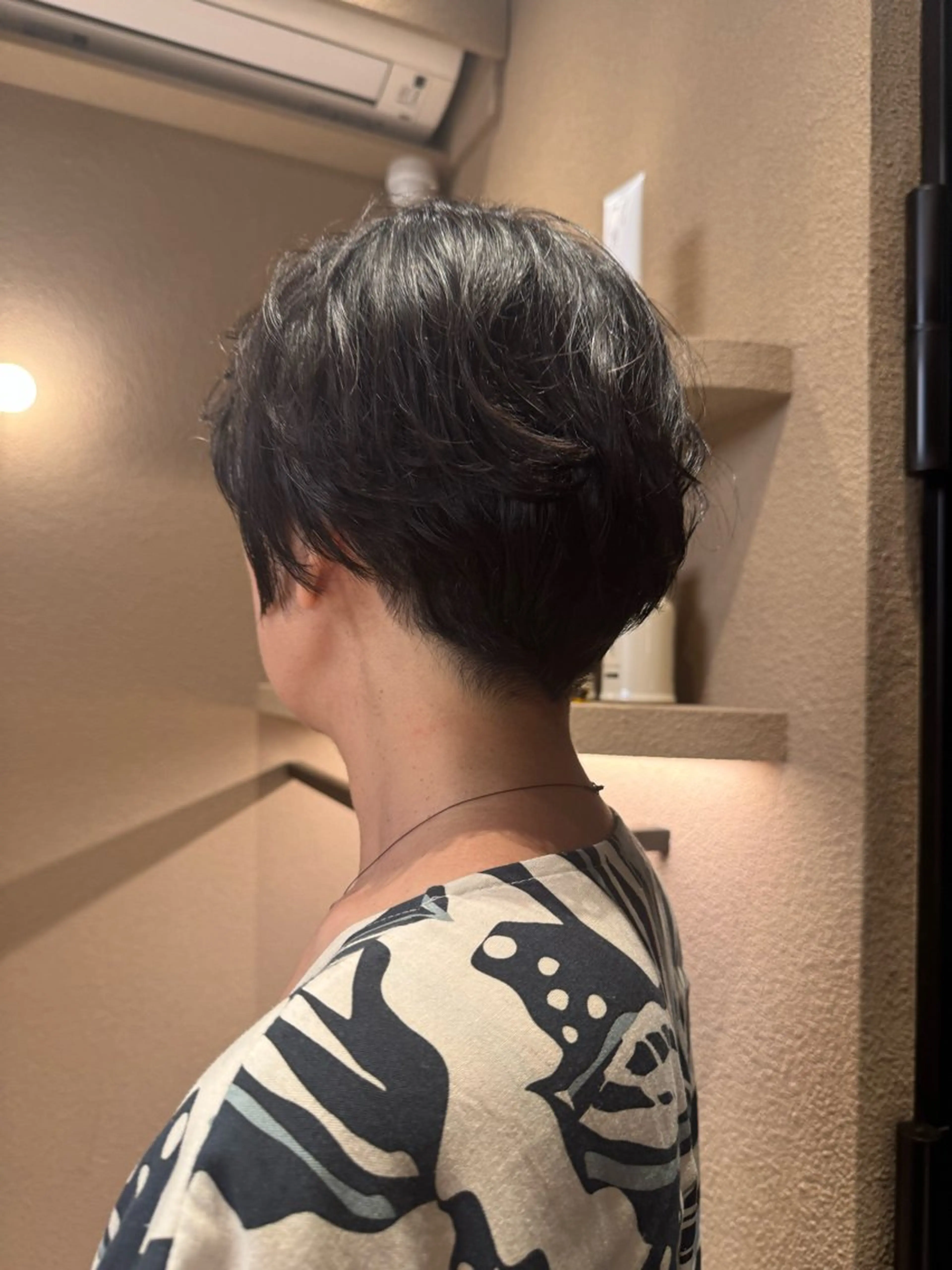 ショート カラー パーマ hina 🛋️ブリーチカラーのヘアスタイル