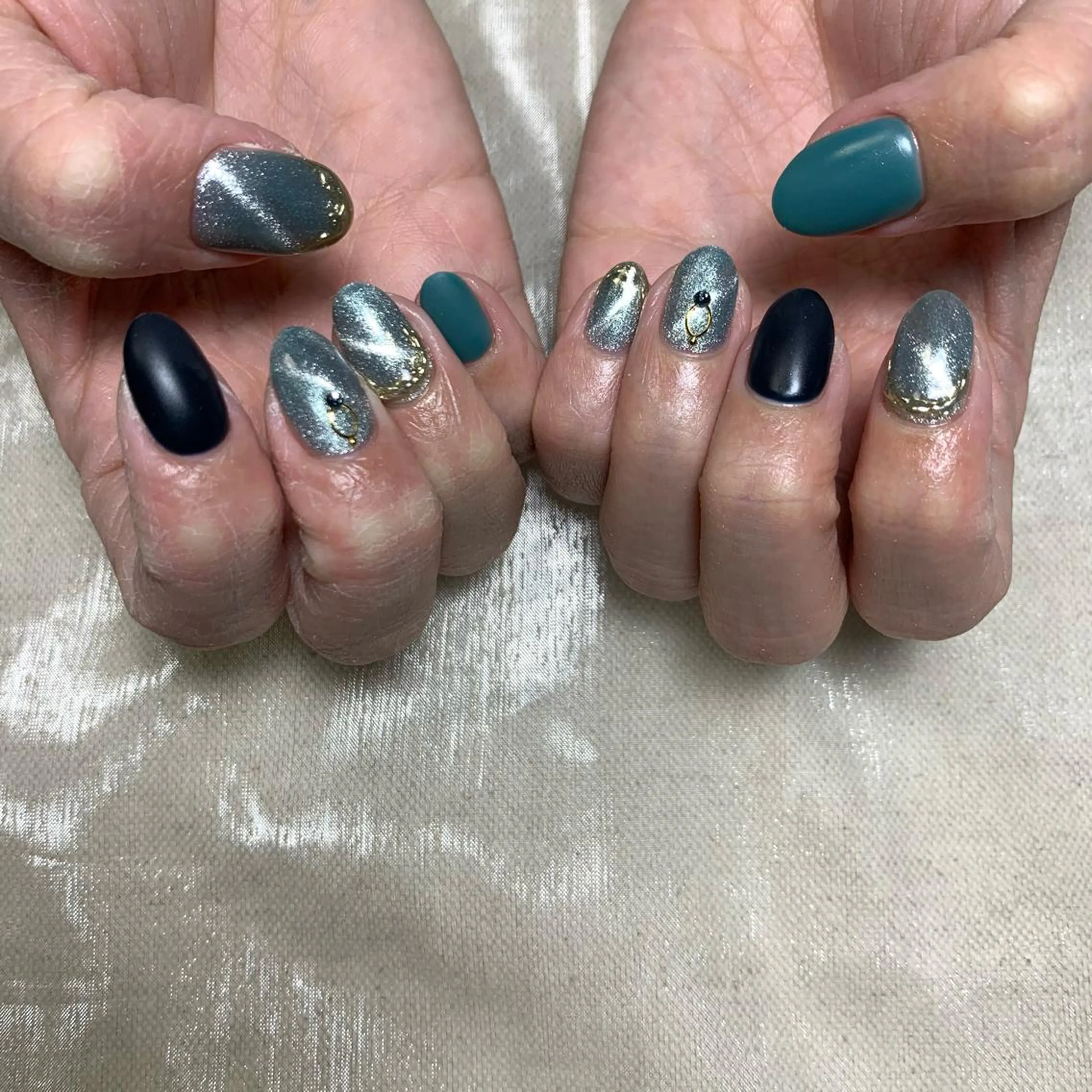 ネイル 持ち込み repos~ルポ~所属・里見 麗のネイルデザイン