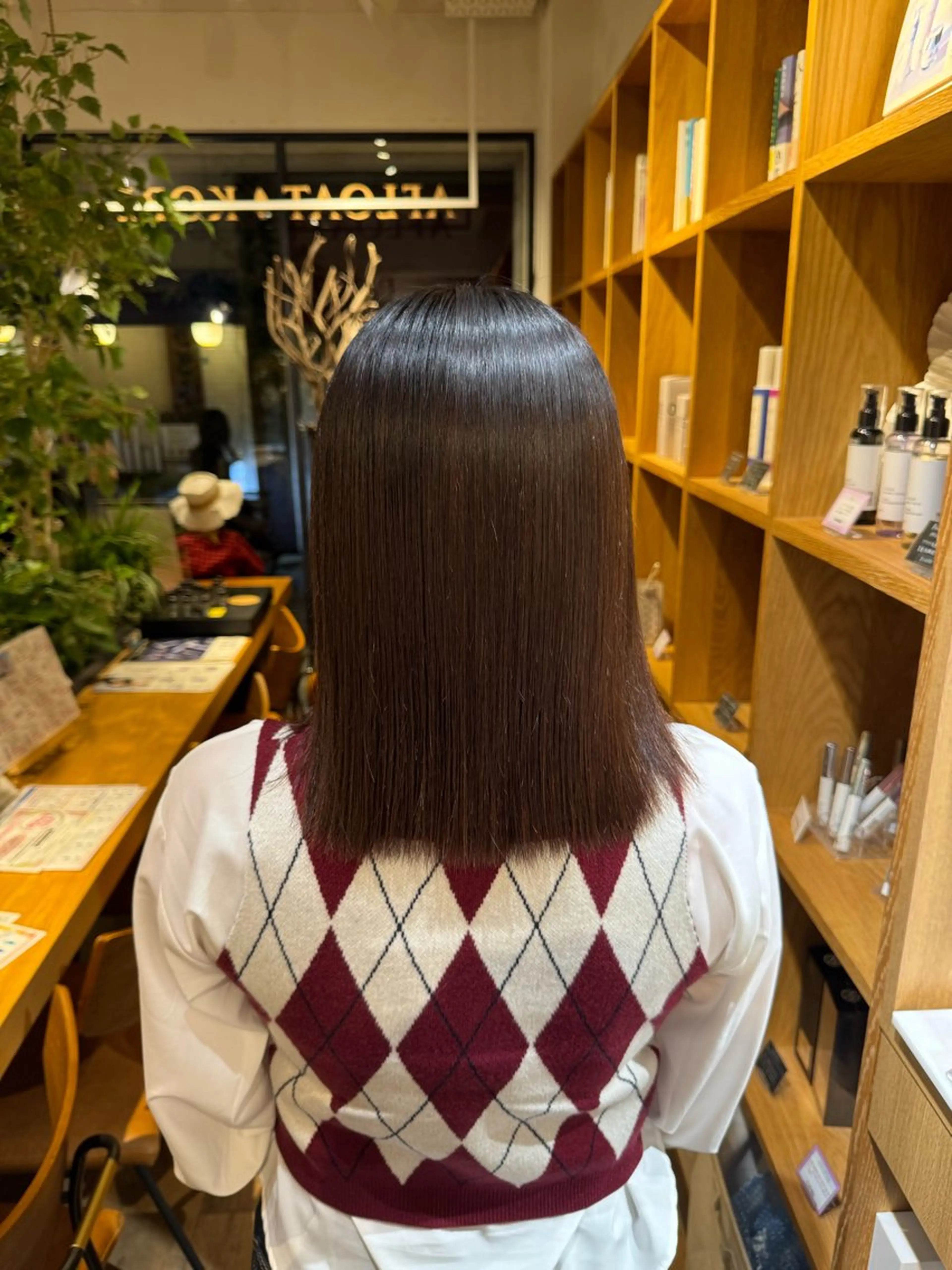 セミロング カット 縮毛矯正 トリートメント afloatkobe所属・美髪/髪質改善 川口凌弥のヘアスタイル