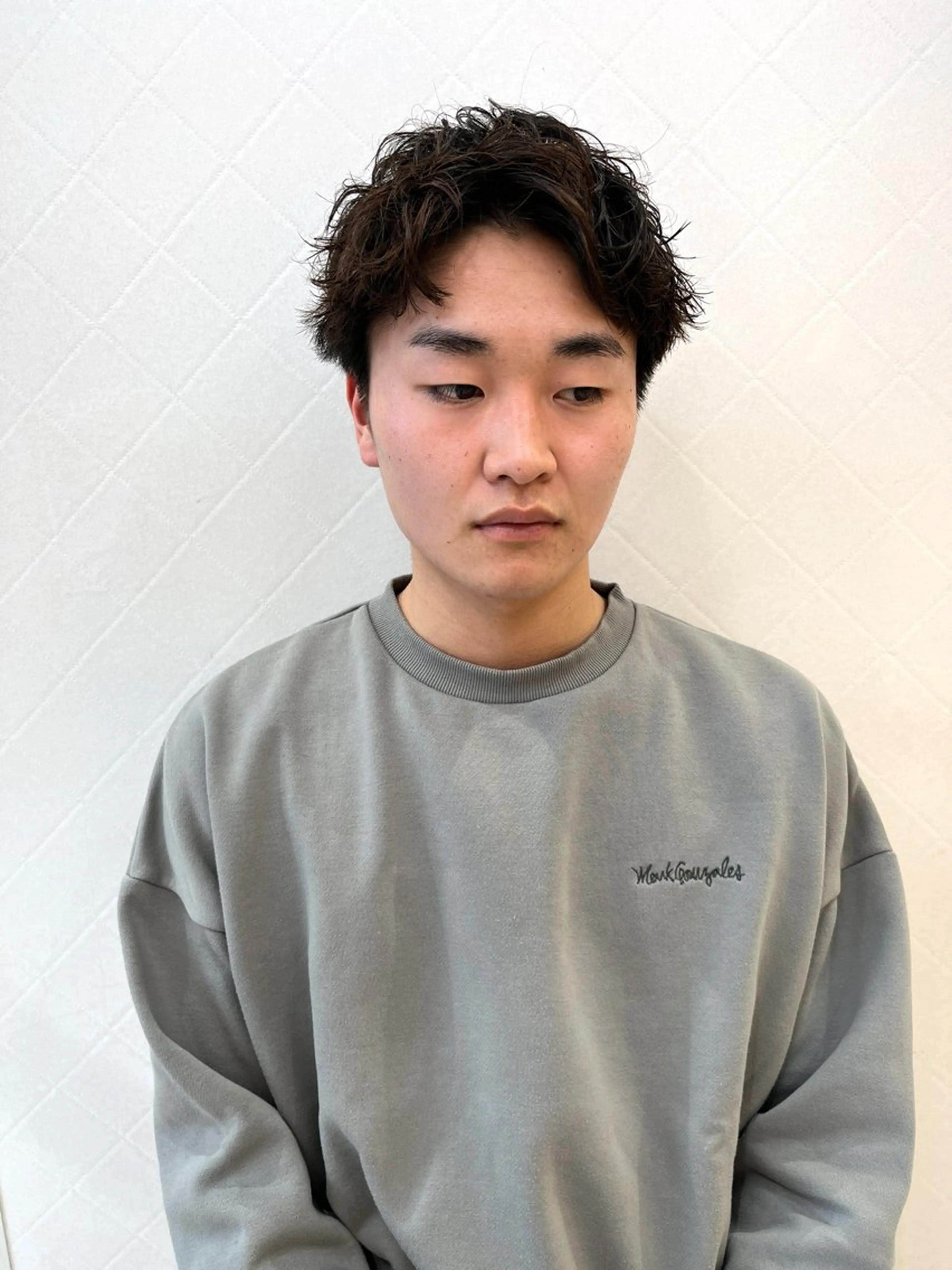 ショート パーマ メンズ アップバング メンズパーマ メンズショート スパイキーショート メンズベリーショート 顔周りレイヤー／ 似合わせ／古津遼平のヘアスタイル