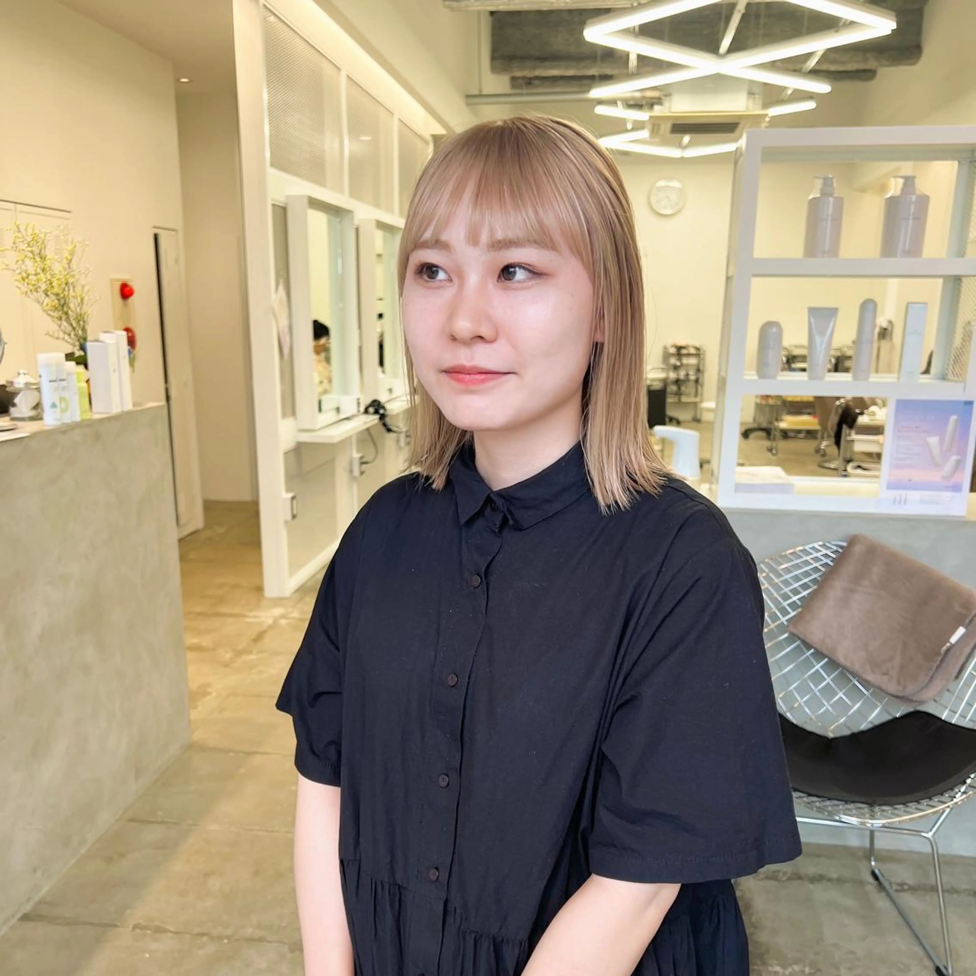 ミディアム 切りっぱなしボブ ボブ クロスパーマ× 透明感カラー✂︎のヘアスタイル