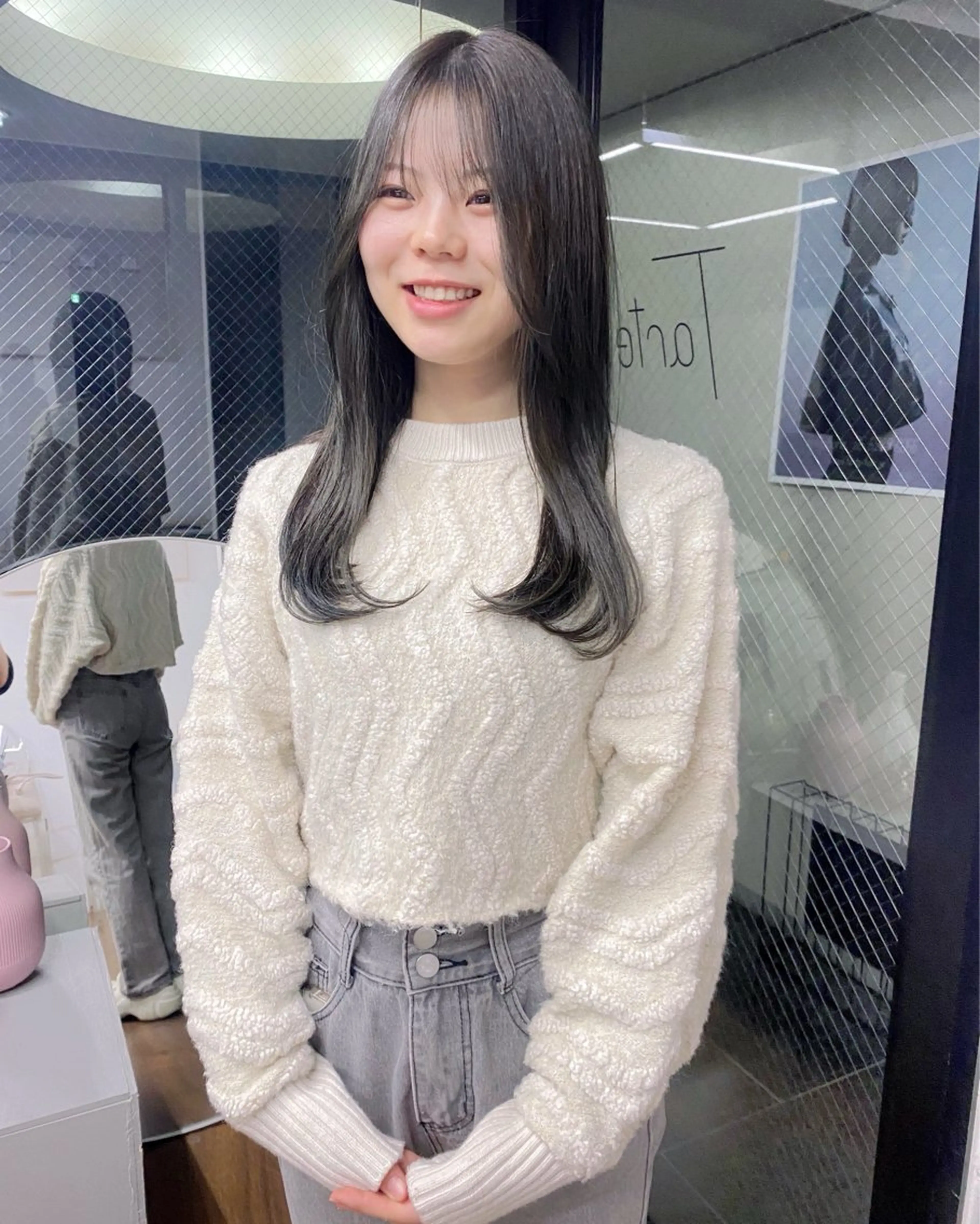 ロング 柔らかストレートと ツヤカラー/和田陽向のヘアスタイル