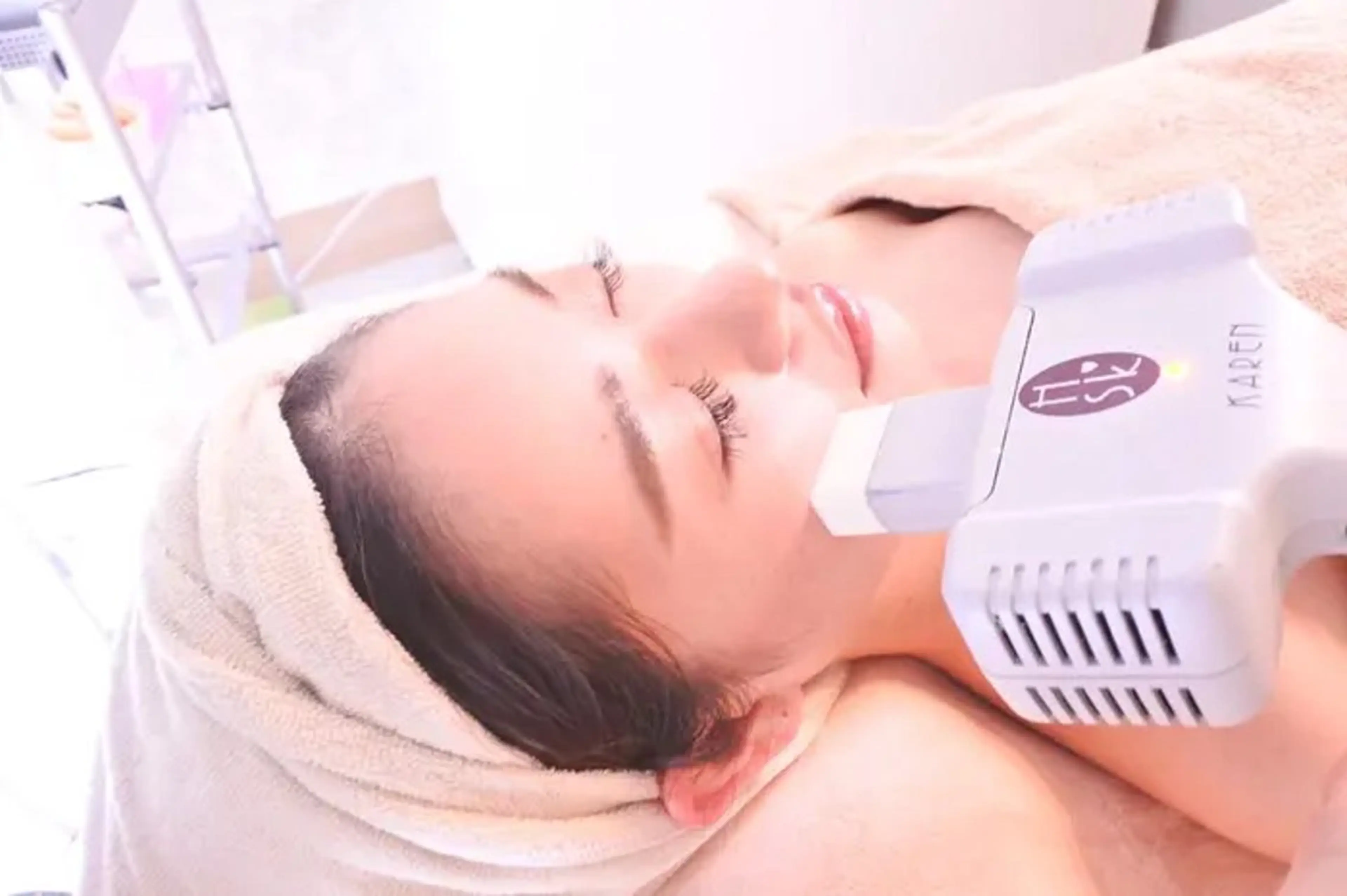 【口コミ協力🤝】顔脱毛＋毛穴引き締め美白ケア🪞他店ではNGなキワの産毛もまるごと脱毛◎毛穴レスのうる艶水光肌へ💕の写真