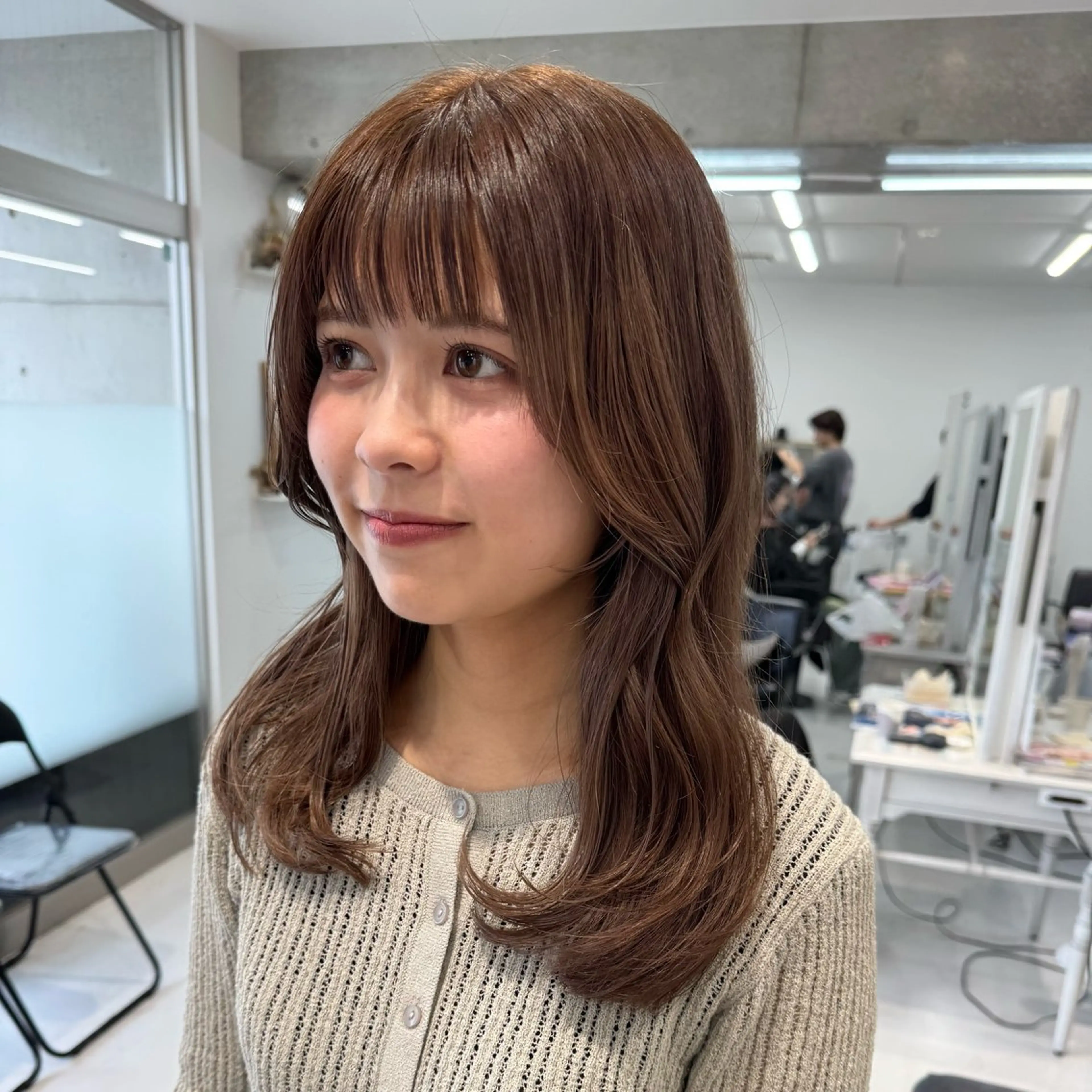 セミロング カラー 顔まわりレイヤー レイヤーカット カット ヘアカラー トリートメント 会田有紀 /切りっぱなしボブのヘアスタイル