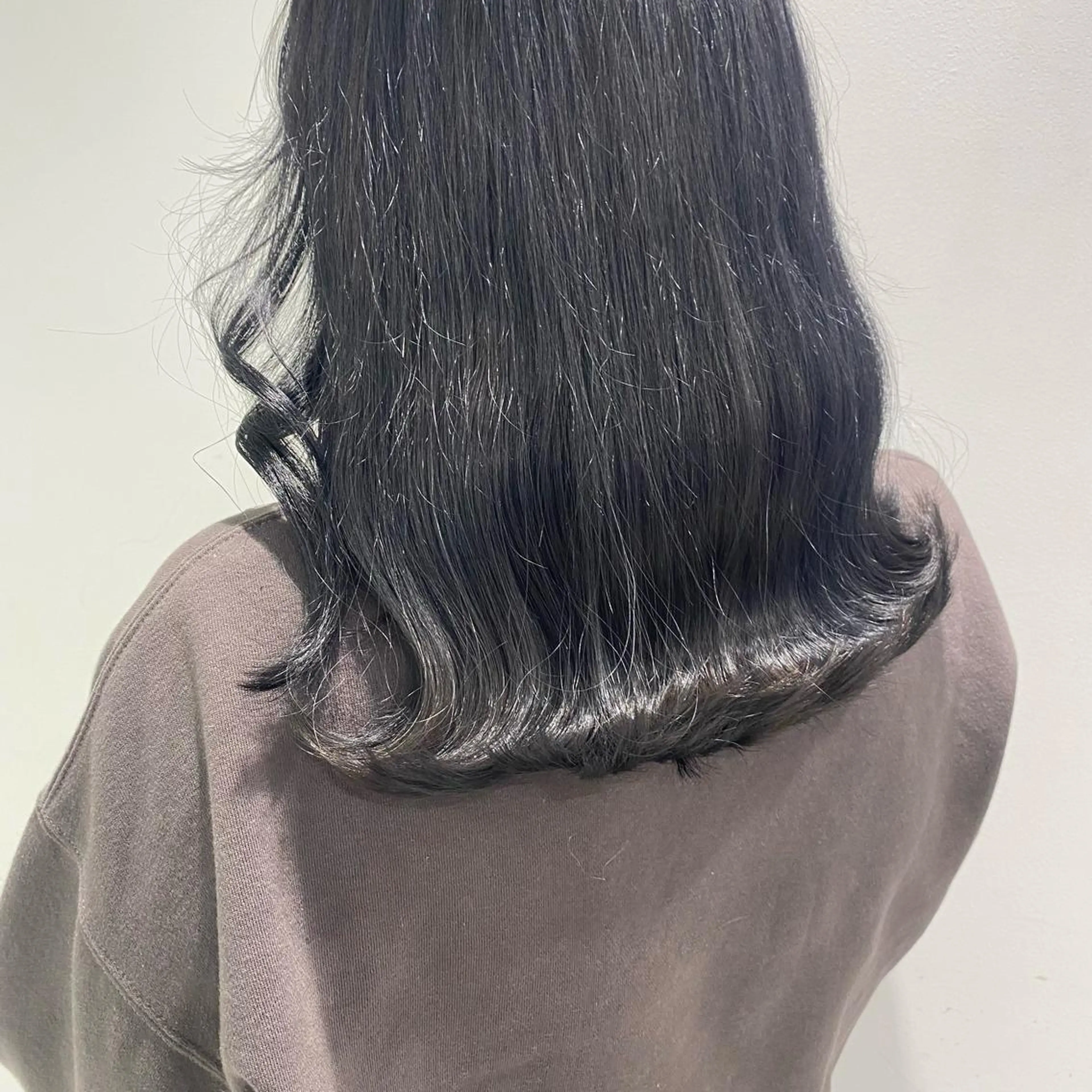 セミロング カラー パーマ ヘアアレンジ メンズ キッズ ネイル マツエク・マツパ アイブロウ 黒髪 ブルーカラー ブルーブラック ブルー Lumo所属・💖横浜ブリーチなし 💖MIHOのヘアスタイル
