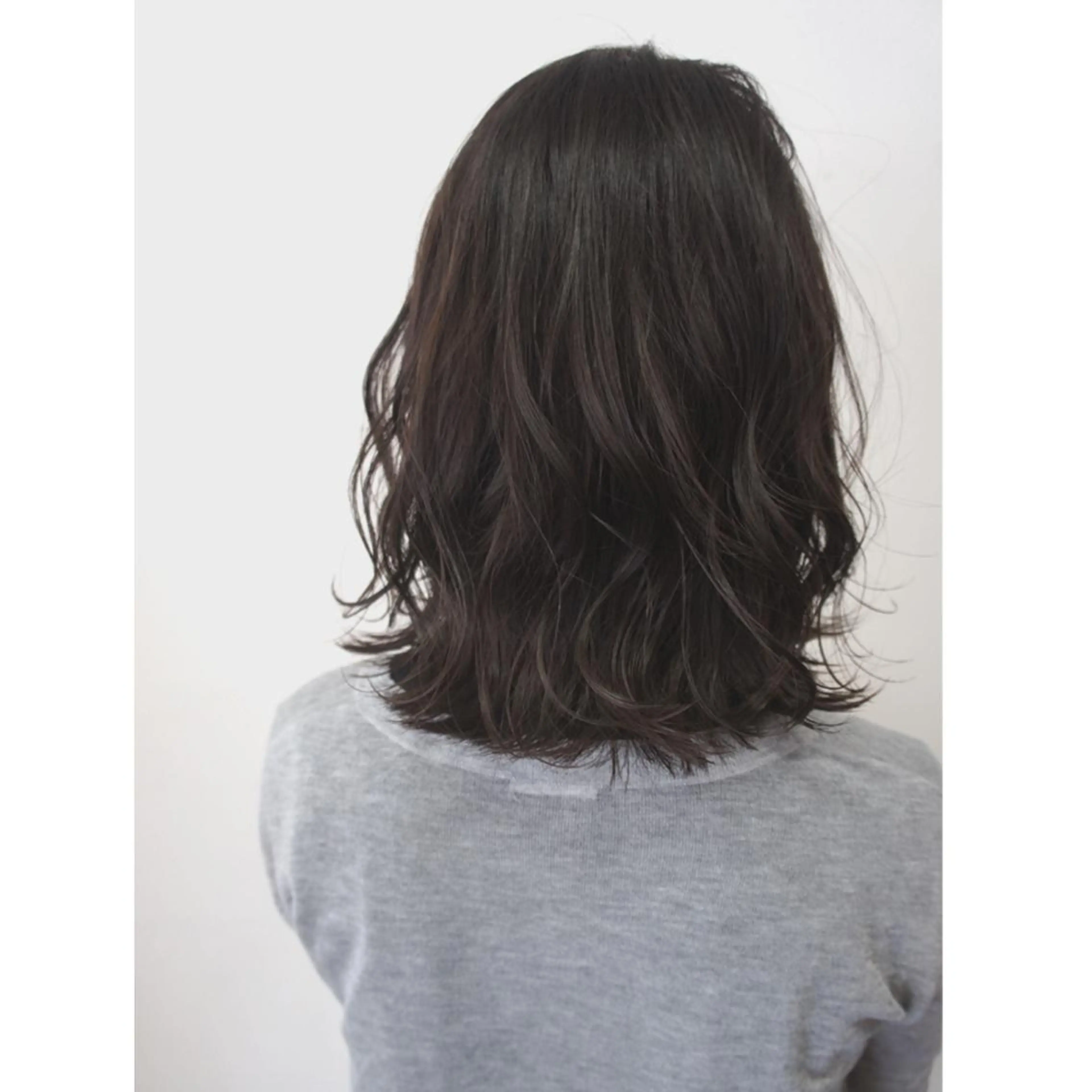 セミロング 山本 茉希のヘアスタイル