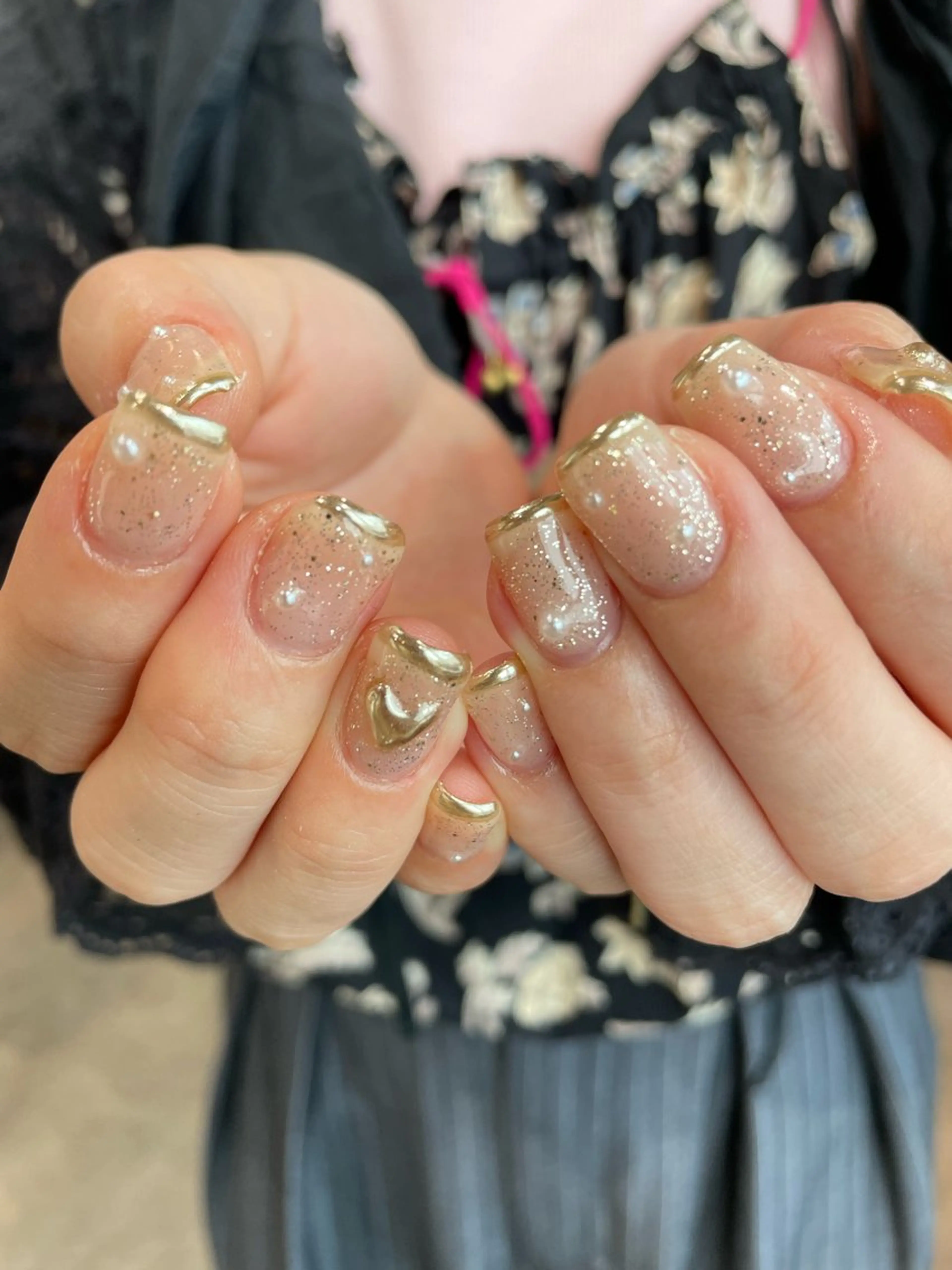 ネイル ラメ(グリッター) ニュアンスネイル オフィスネイル ハンドネイル ナチュラル透明感🌱 小山美樹子のヘアスタイル