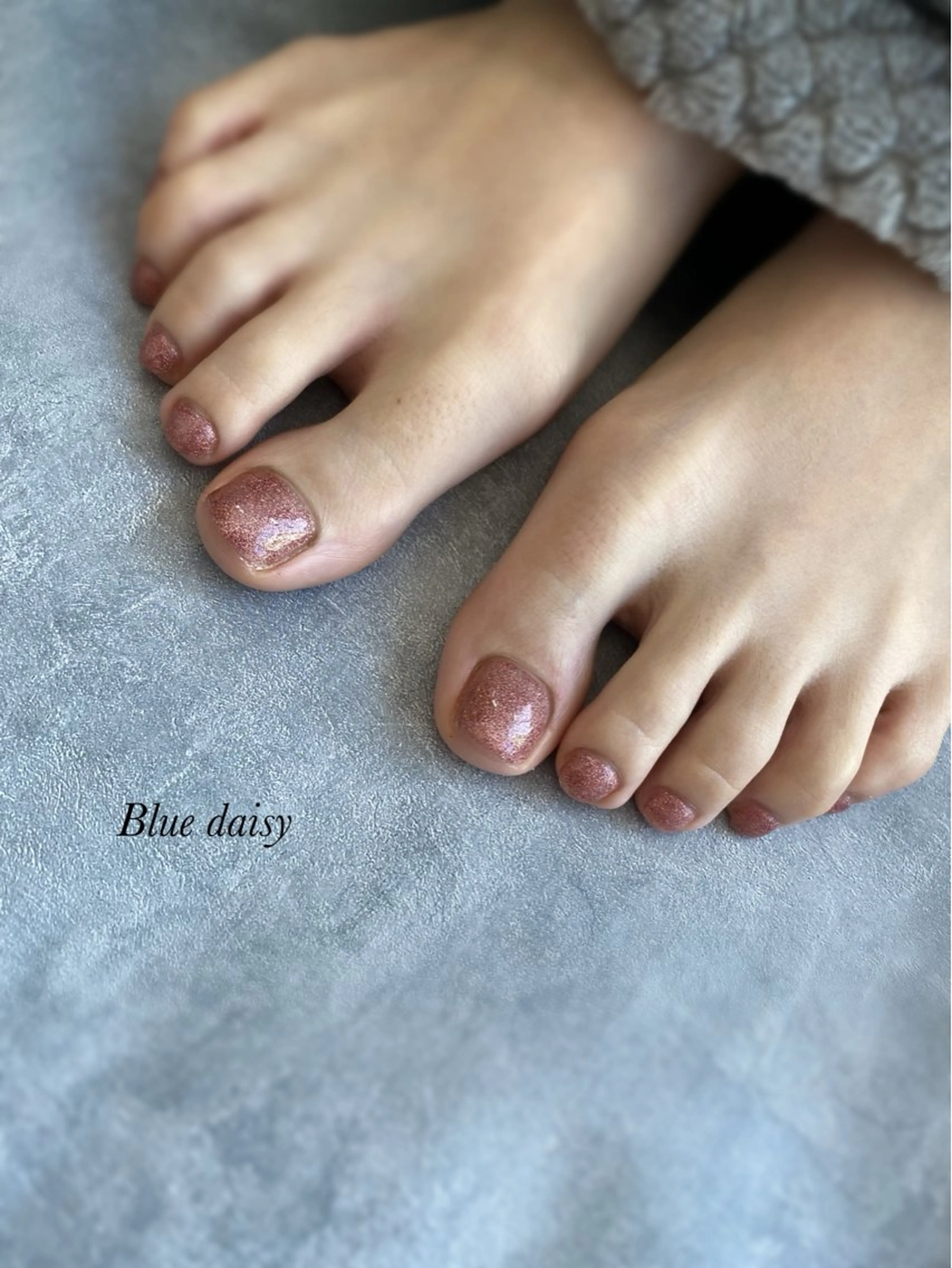 ネイル オーロラネイル ラメ(グリッター) ピンク フットネイル Blue　daisy　栄本店 【ブルーデイジー】所属・Blue daisy 栄本店のネイルデザイン