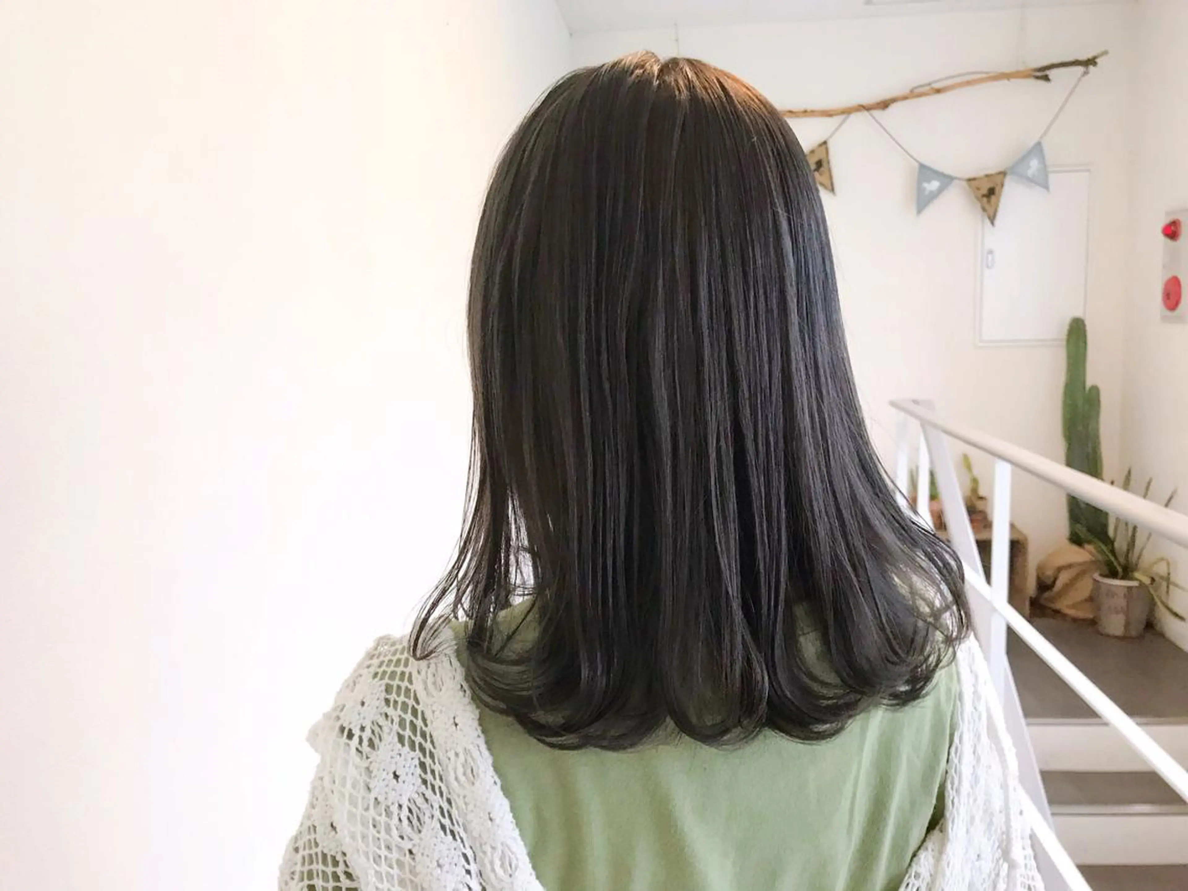 ミディアム カラー アディクシーカラー ブリーチ ブルーカラー ブルージュ ブリーチなしカラー カット ヘアカラー トリートメント モリ タカユキ🌵のヘアスタイル