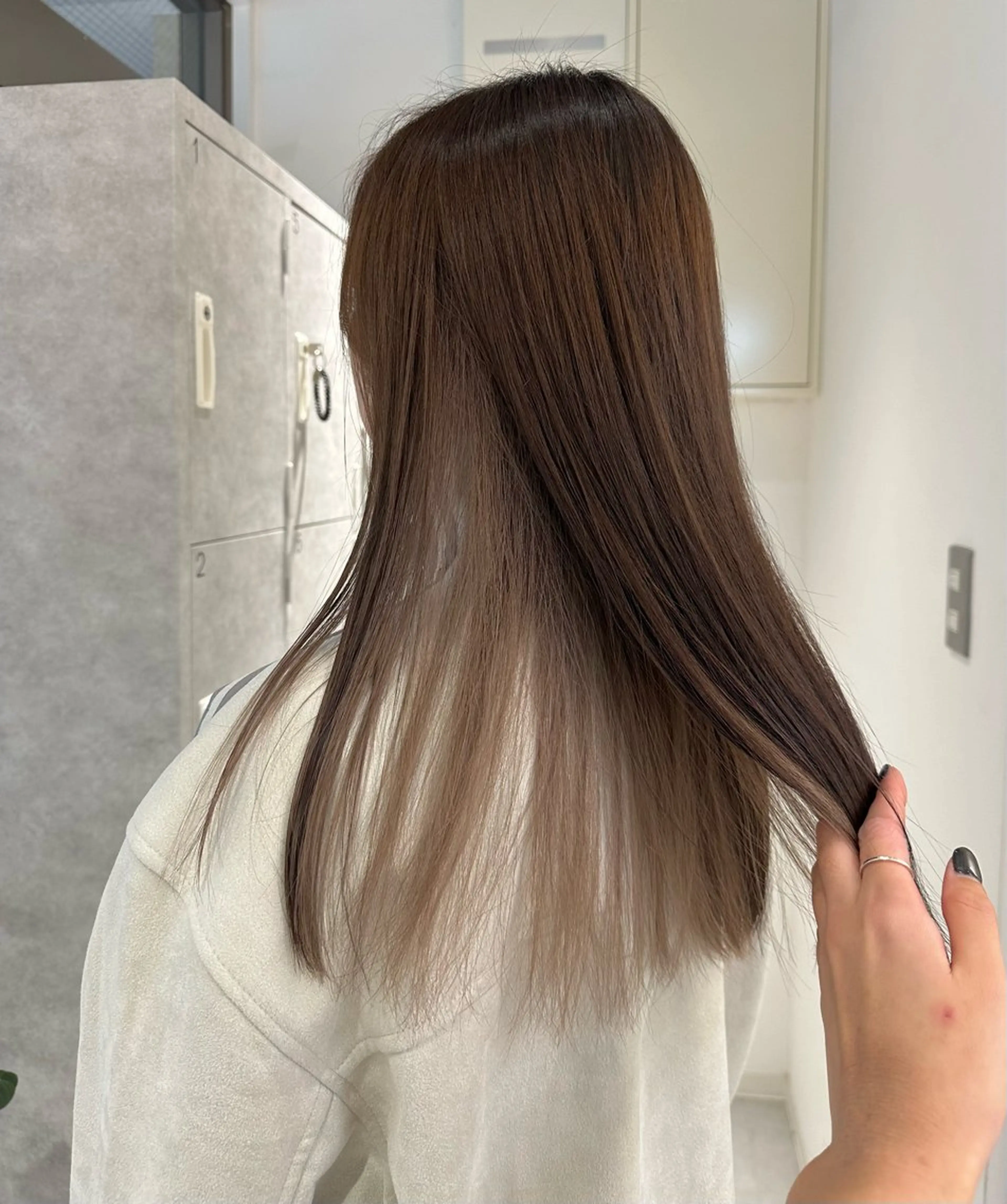 【さりげないお洒落ヘア🎀】インナーorイヤリングブリーチ+カラー+Aujuaトリートメントの写真