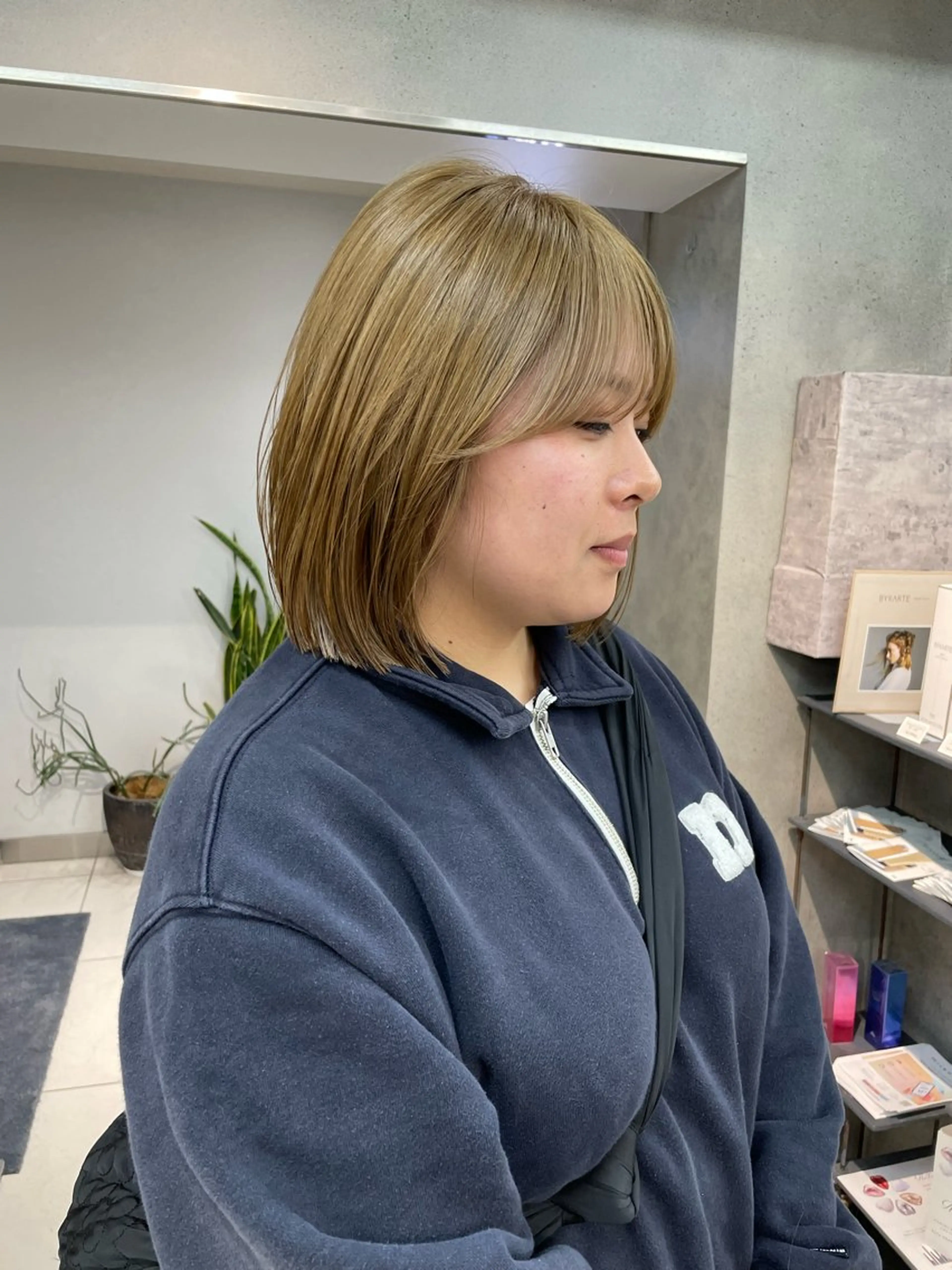 ショート ヘアアレンジ ボブ/透明感ベージュ 🫧クルミ🌟のヘアスタイル