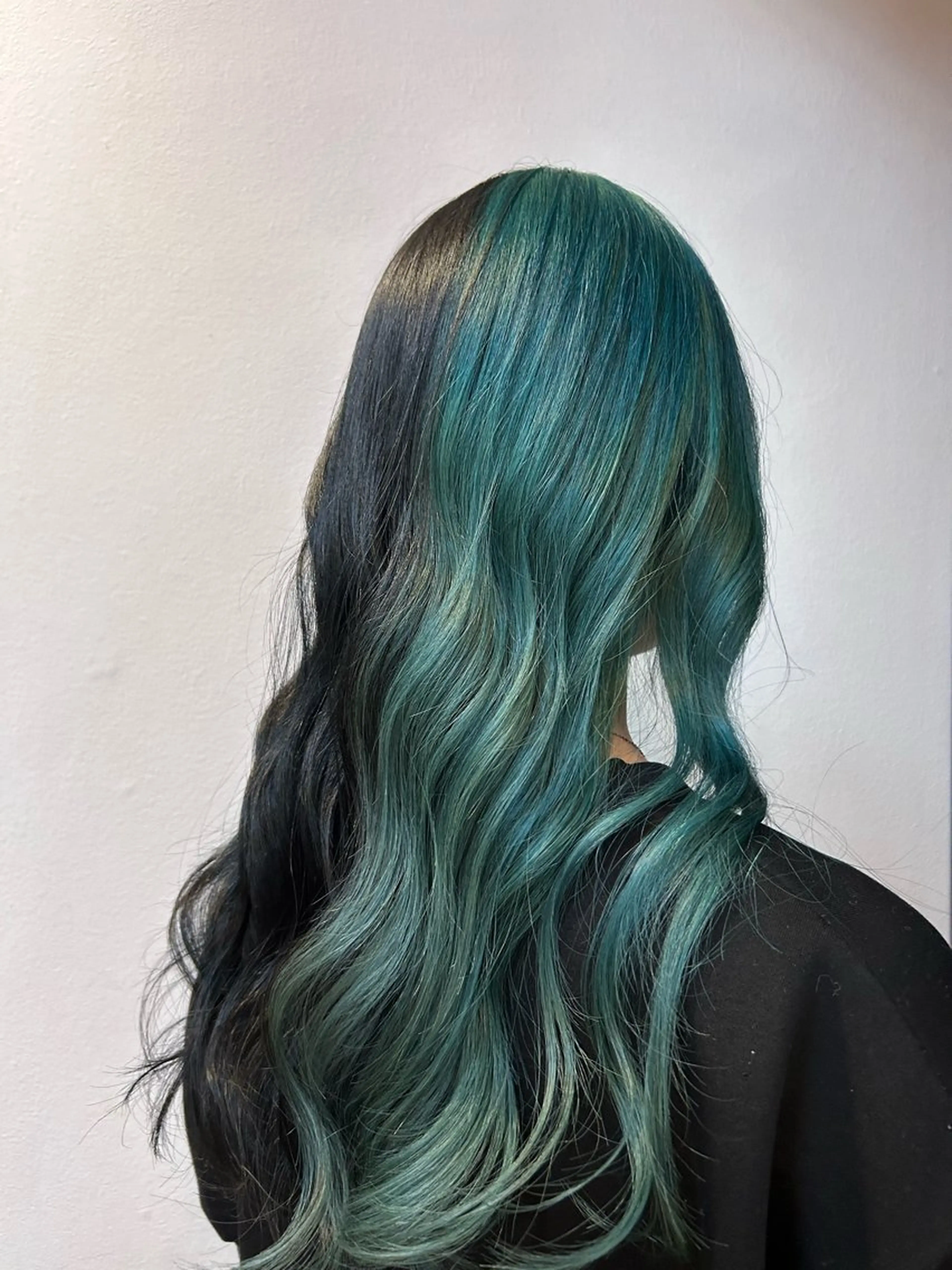 ロング ヘアカラー 安樂 優希のヘアスタイル