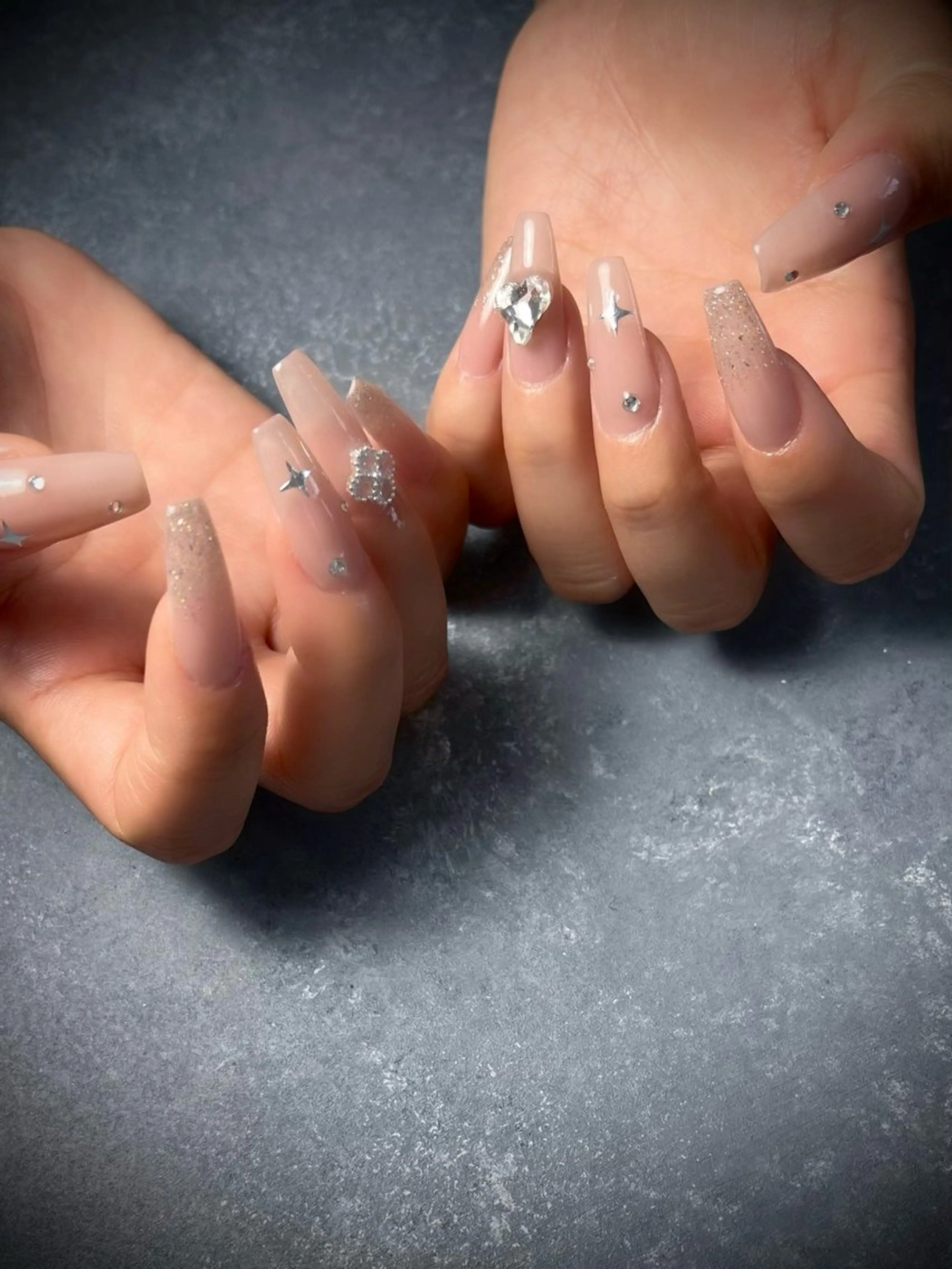 ネイル キラキラネイル マグネットネイル ワンカラーネイル スカルプネイル ワンホンネイル nine.🦋 YUKOのネイルデザイン