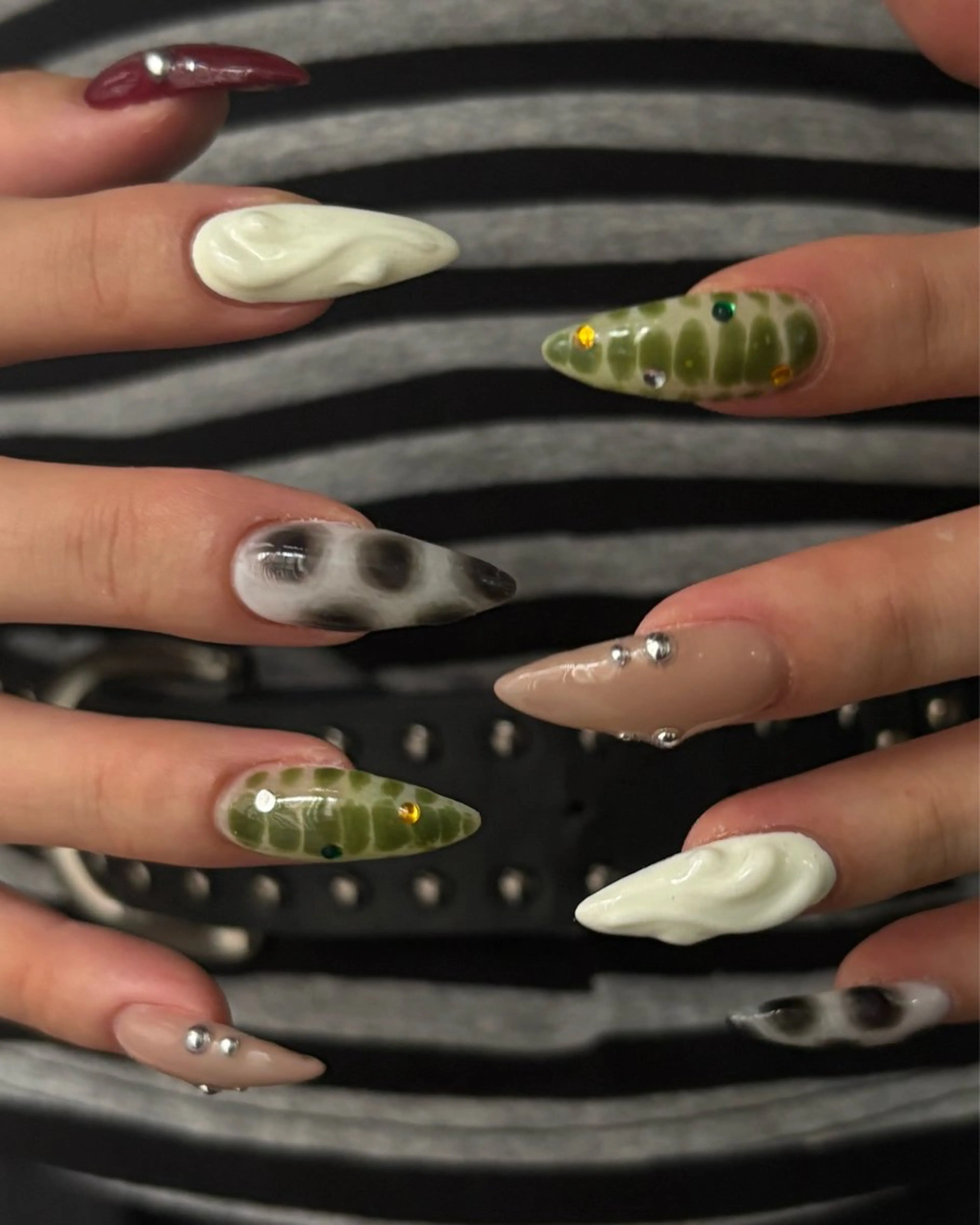 ネイル ハンドネイル 🪐富島彩夏 /海外nail🪐のネイルデザイン