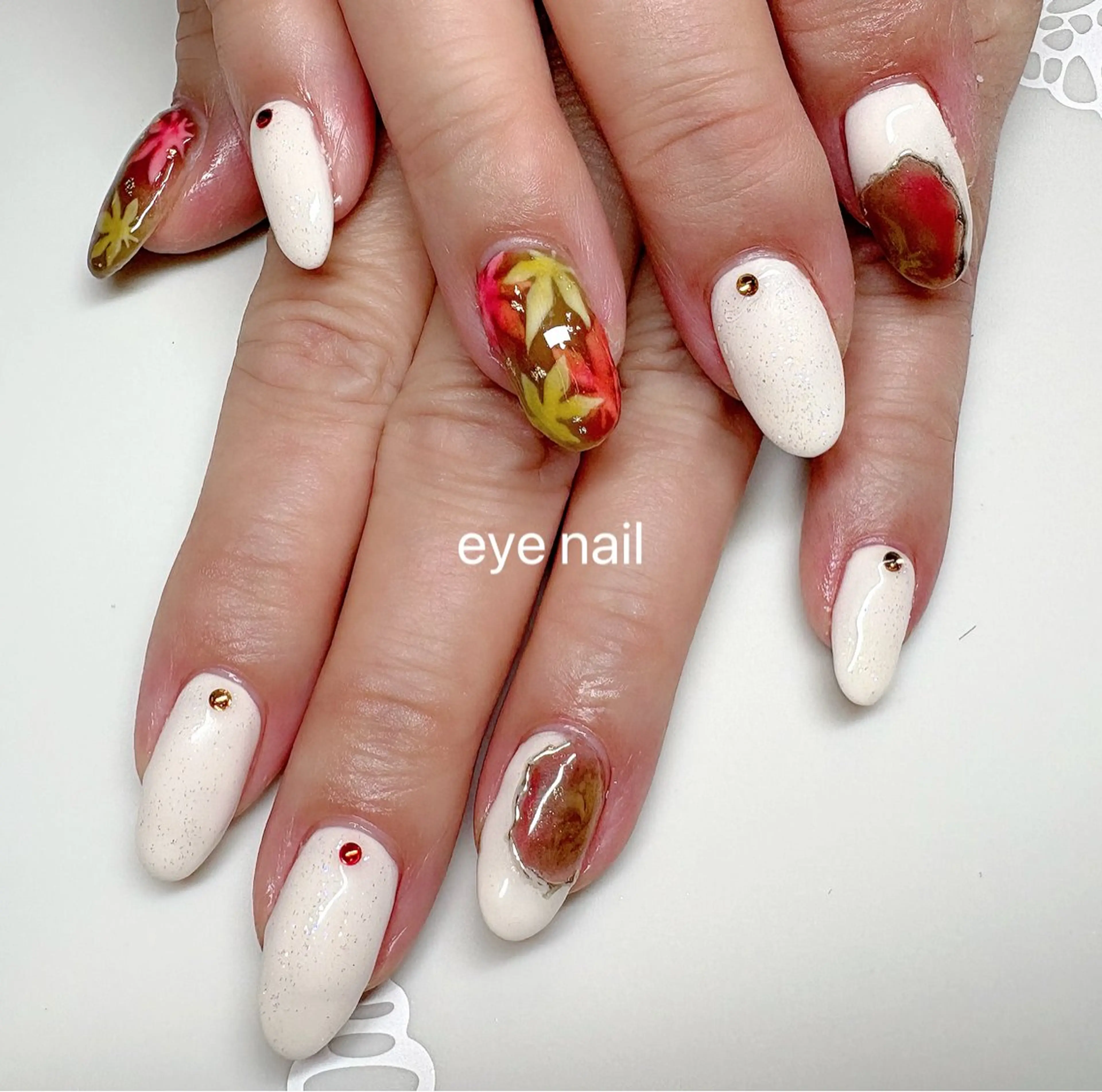 ネイル アートネイル ゴールド ニュアンスネイル ストーンネイル ハンドネイル Eye nailのネイルデザイン