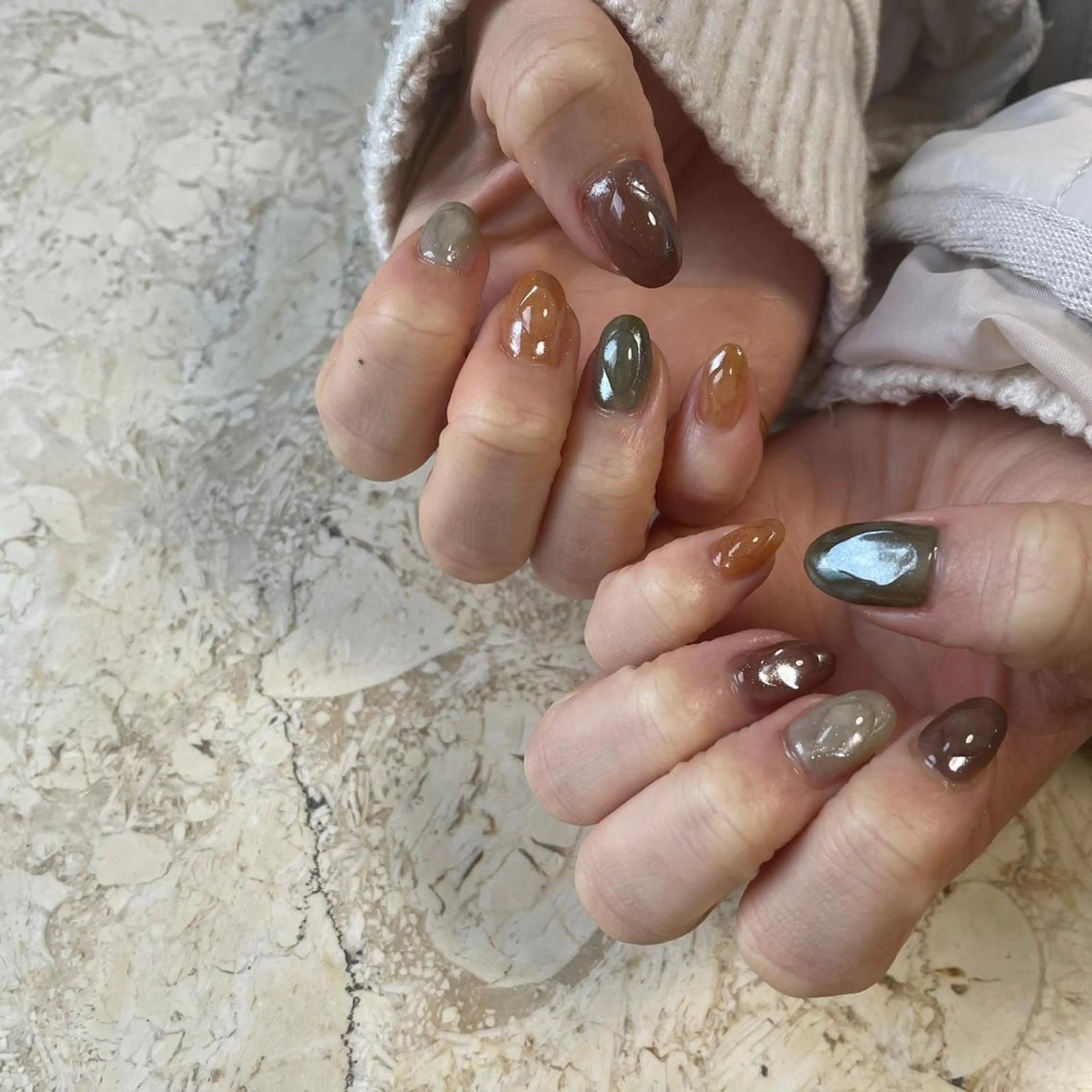 ネイル アートネイル オーロラネイル ジェルネイル ゴールド ハート ハンドネイル フットネイル nail salon mieux(ミュー)のネイルデザイン