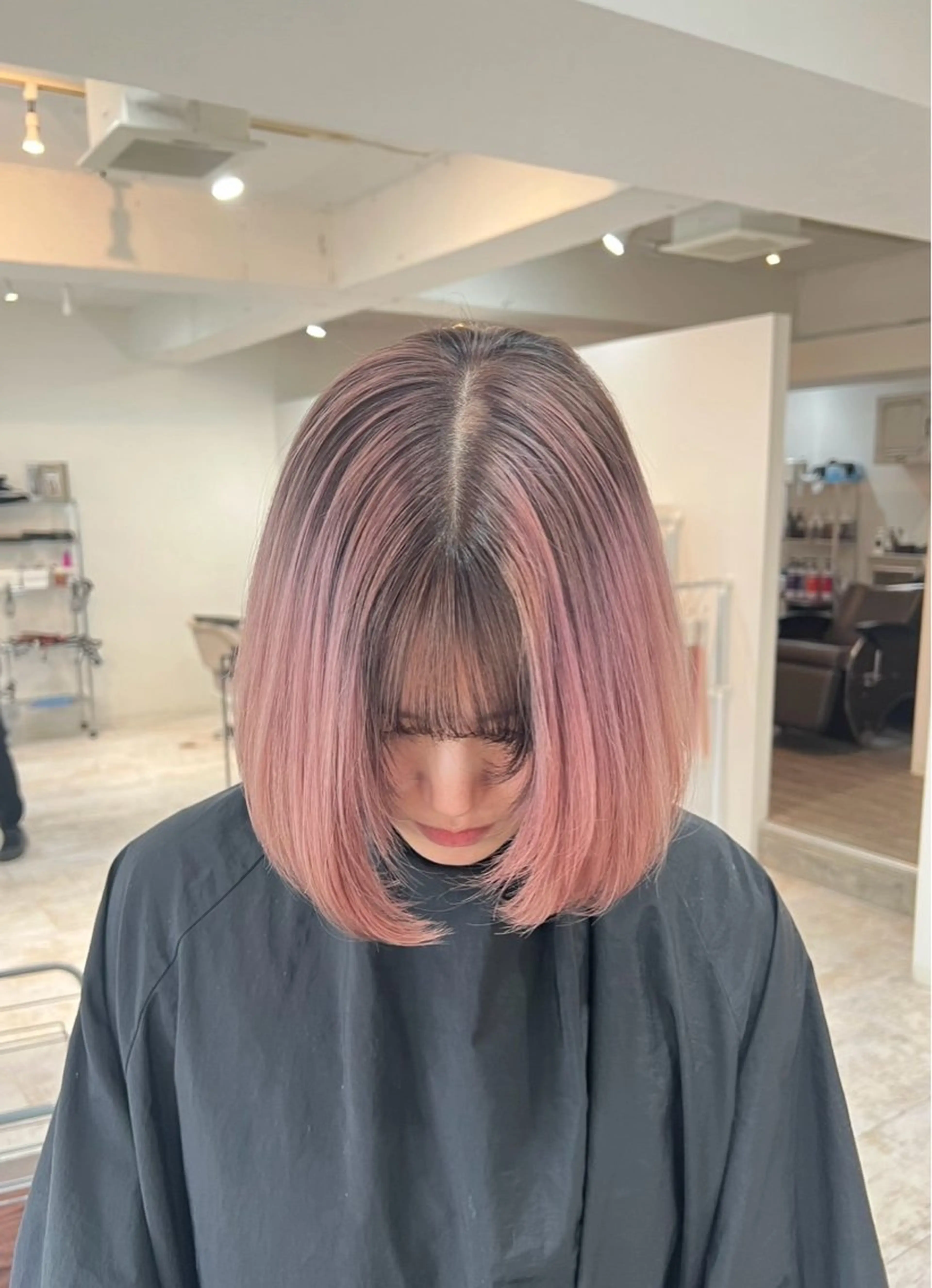 ショート カラー バレイヤージュ ベージュカラー ピンクカラー ピンクベージュ レイヤーカット ヘアカラー トリートメント ROBIN所属・指名数No.1 /NAOYAのヘアスタイル