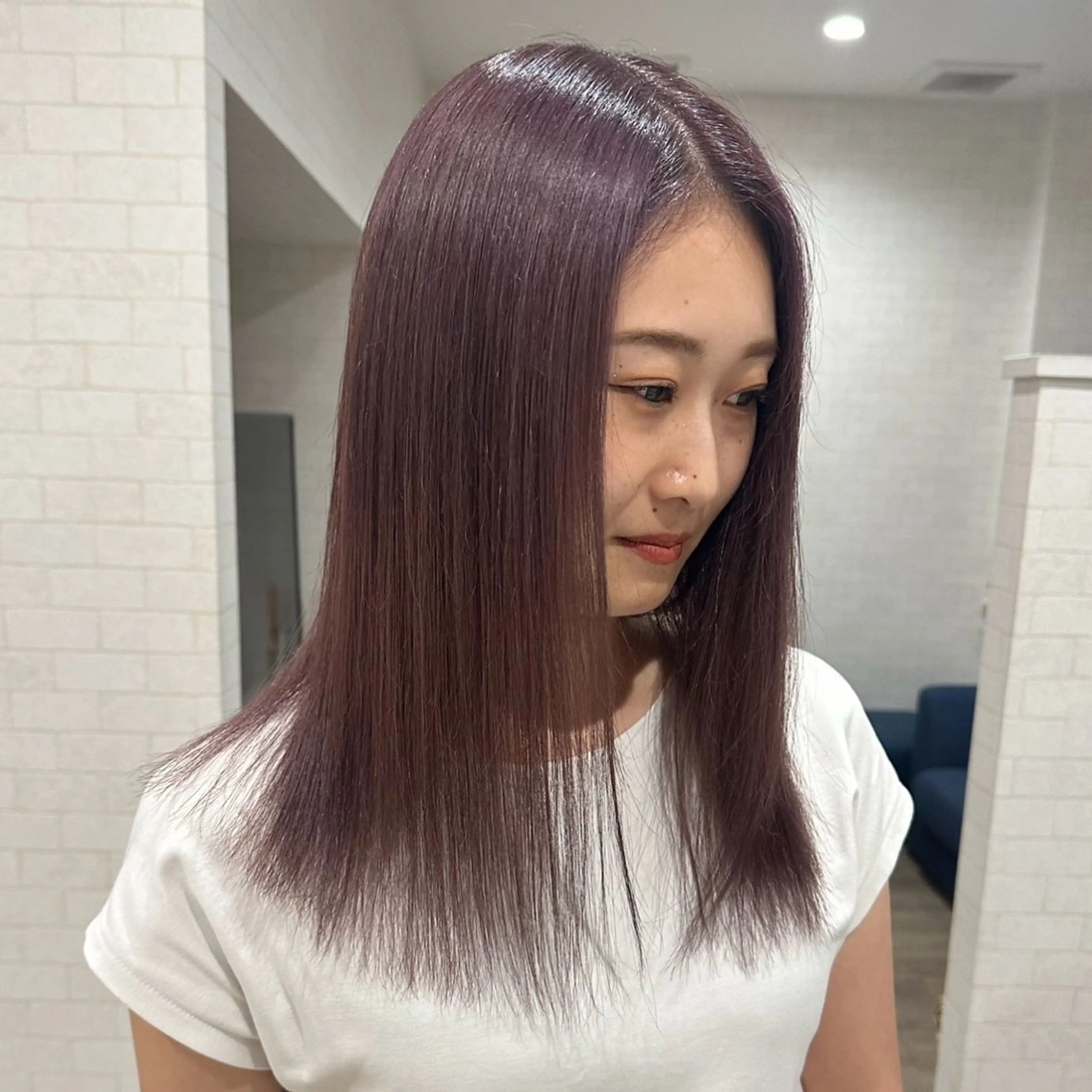 セミロング カラー ブリーチ 透明感カラー CHEMIR所属・安田 萌菜のヘアスタイル