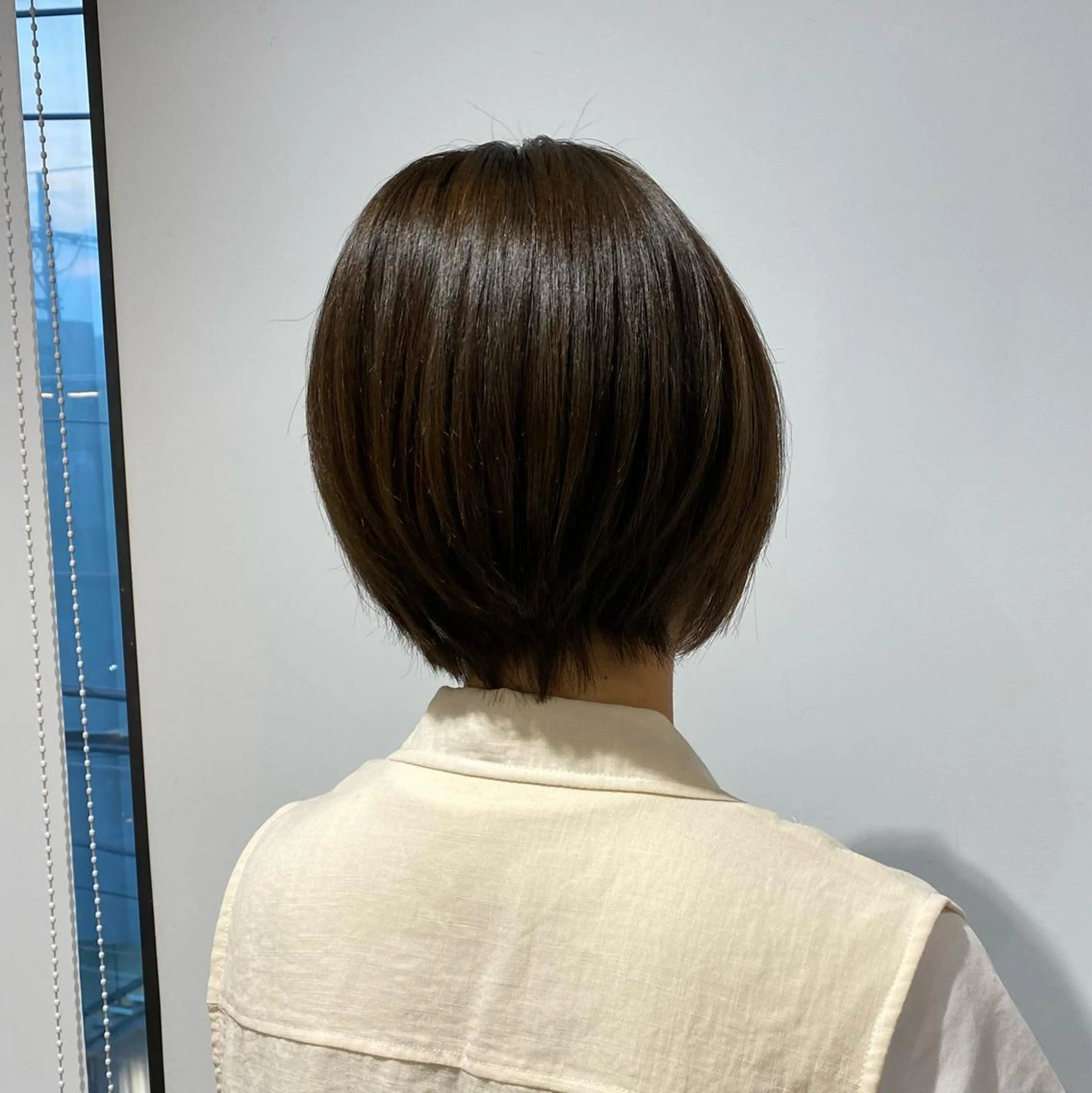 ショート カラー mei / 艶カラー ミディアム レイヤーのヘアスタイル