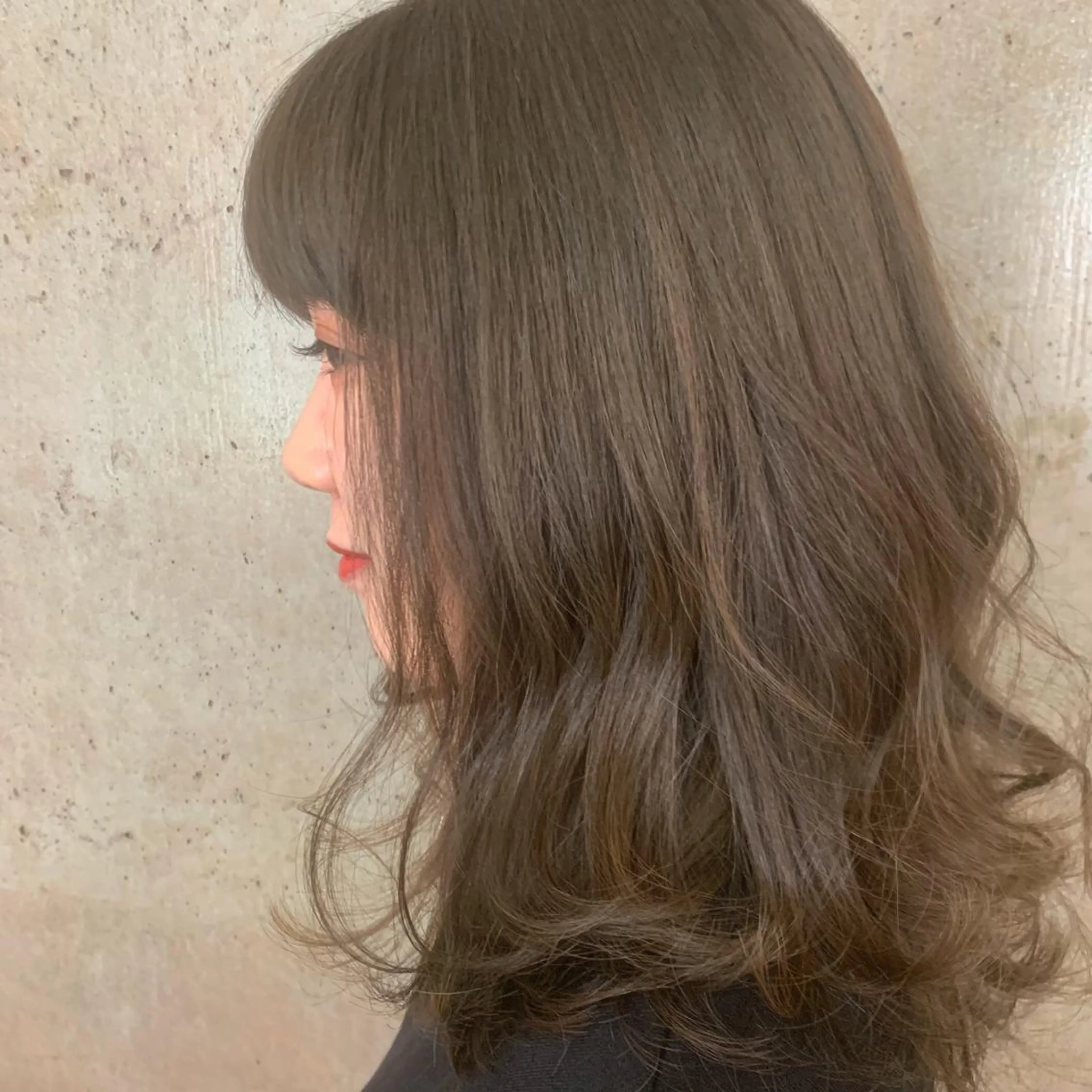ミディアム カラー 井上 佳奈のヘアスタイル